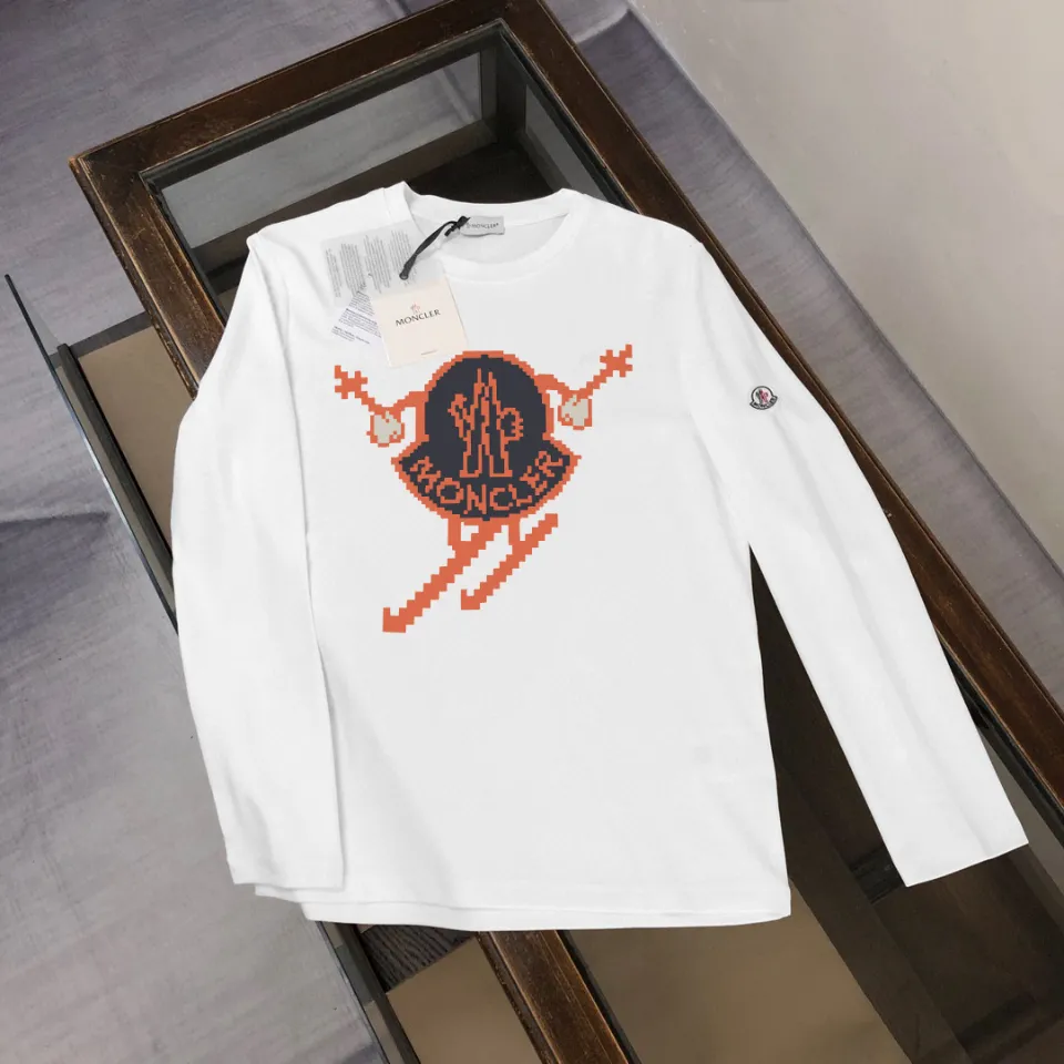 P180, a non-off-the-shelf model, you can trust it. Moncler printed long-sleeved T-shirt, 240g breathable cotton fabric, very soft and comfortable texture, does not shrink, does not deform, does not ball), can be worn alone as a base layer. Original customized accessories, collar label, care mark, hangtag, packaging (perfect details) Color: White Black Size: XS S M L
