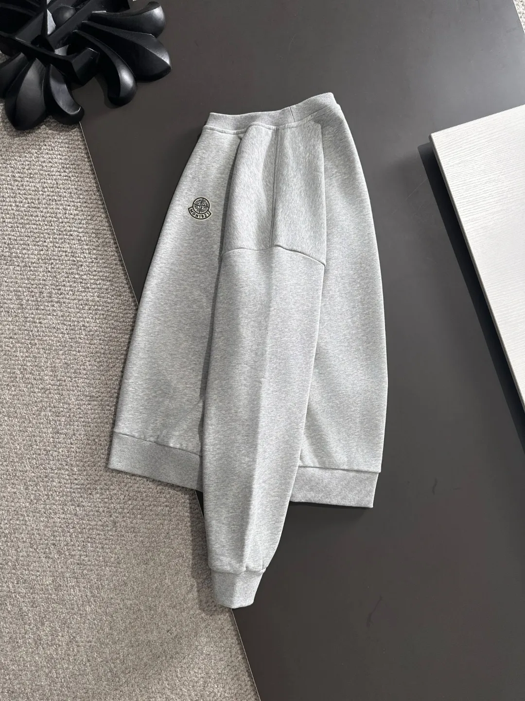 Next day shipment P720 Stone lsland/Stone Island co-branded MONCLER/Mongolian high quality 2025 autumn and winter new casual heavy industry suit exclusively developed by yb! High quality production! The top version of the trading company channel order, external orders for imported custom fabrics, high breathability and comfort, impeccable details, absolutely worth buying! This type of suit is also a must-have for lazy people. You don’t have to think about how to match it, you can just get it in one set! Brand element design concept, delicate and soft feel! It presents a casual cut and the upper body shape is great! On sale simultaneously on the official website! From a high-end men's positioning brand, the low-key luxury taste is irresistible! Exquisite workmanship and impeccable quality! The overall style is simple, fashionable and timeless, fully meeting the requirements of stylish and tasteful dressing! Sizes: S to XXL (or state your height and weight when placing an order)