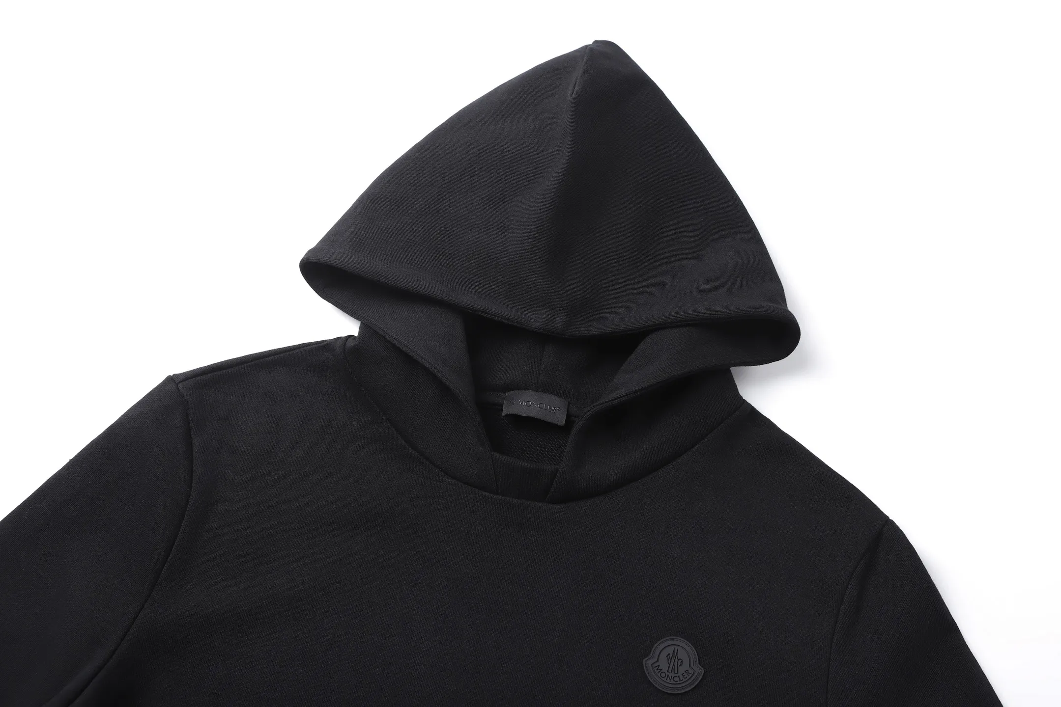 P460 Moncler hooded sweatshirt with back logo. The original version was purchased for 6,150 and developed. The fabric is made of 420 grams of new Maybach combed cotton terry sweatshirt material. The ribs are made of 480 grams of 2*2 100% cotton combed cotton rib. The fabric is enzyme washed, high-temperature heat stamping, customized with 1:1 adhesive label and customized 1:1 trademark. The overall wiring is straight and delicate, the fabric is comfortable and soft, and the color is consistent with no color difference. It can be matched with the same style to create a fashionable look, and can be used in various occasions. Customized accessories, complete with three standards, the same style for men and women. Size:S-M-L-XL