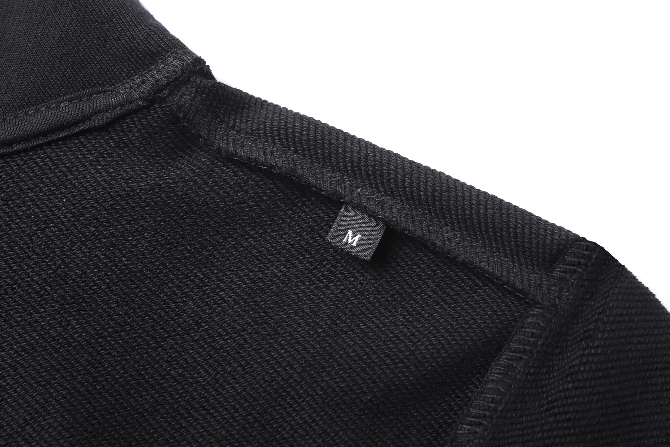 P460 Moncler hooded sweatshirt with back logo. The original version was purchased for 6,150 and developed. The fabric is made of 420 grams of new Maybach combed cotton terry sweatshirt material. The ribs are made of 480 grams of 2*2 100% cotton combed cotton rib. The fabric is enzyme washed, high-temperature heat stamping, customized with 1:1 adhesive label and customized 1:1 trademark. The overall wiring is straight and delicate, the fabric is comfortable and soft, and the color is consistent with no color difference. It can be matched with the same style to create a fashionable look, and can be used in various occasions. Customized accessories, complete with three standards, the same style for men and women. Size:S-M-L-XL