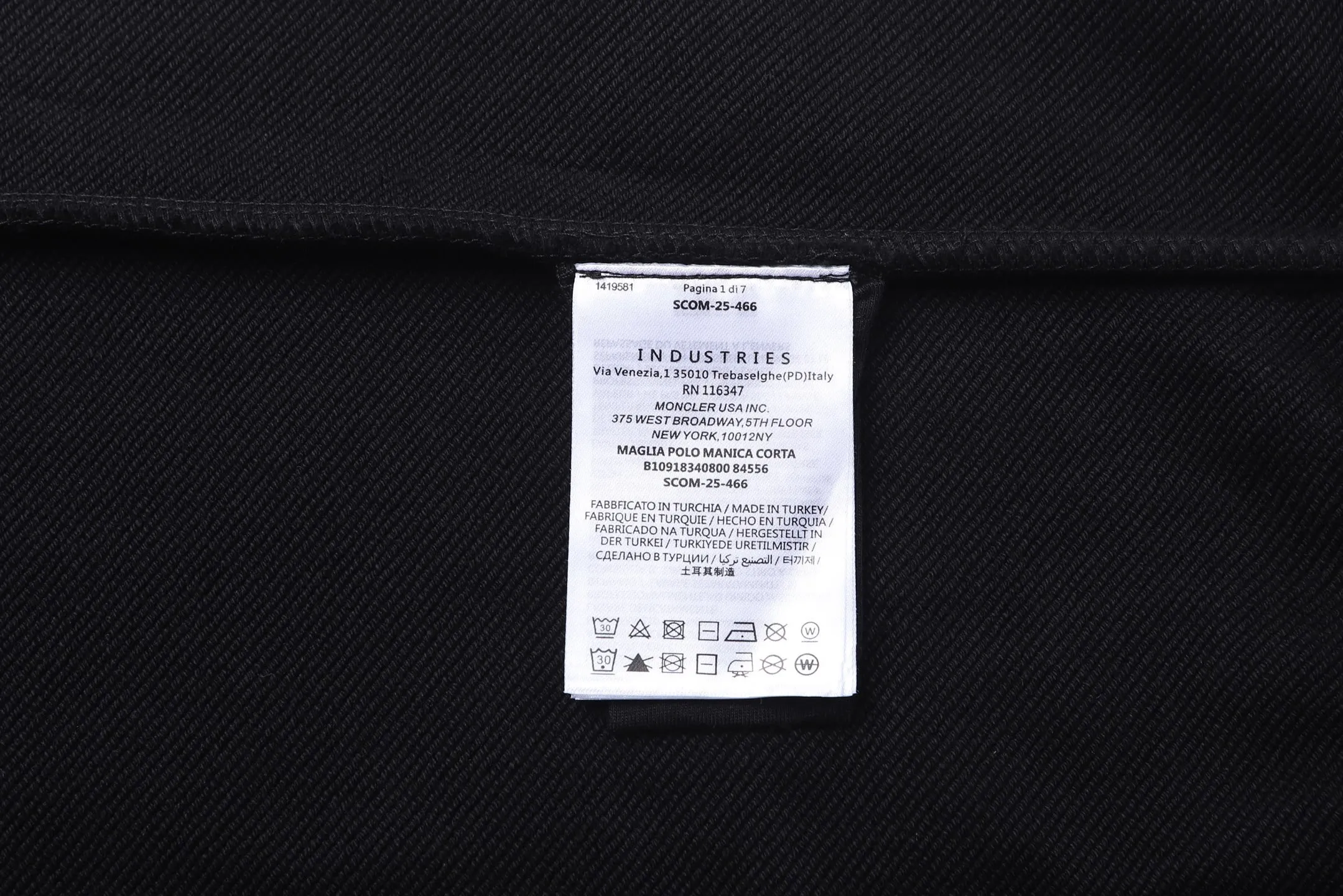 P460 Moncler hooded sweatshirt with back logo. The original version was purchased for 6,150 and developed. The fabric is made of 420 grams of new Maybach combed cotton terry sweatshirt material. The ribs are made of 480 grams of 2*2 100% cotton combed cotton rib. The fabric is enzyme washed, high-temperature heat stamping, customized with 1:1 adhesive label and customized 1:1 trademark. The overall wiring is straight and delicate, the fabric is comfortable and soft, and the color is consistent with no color difference. It can be matched with the same style to create a fashionable look, and can be used in various occasions. Customized accessories, complete with three standards, the same style for men and women. Size:S-M-L-XL
