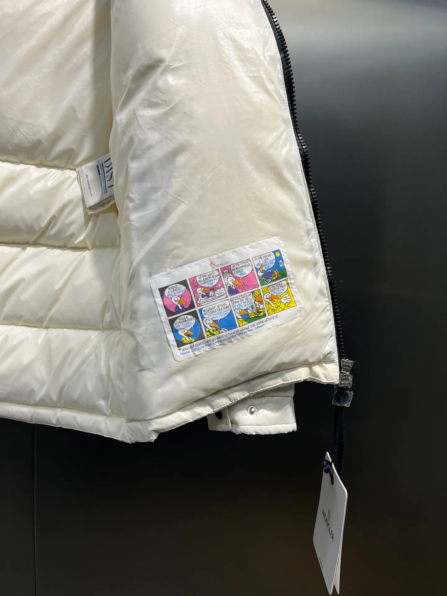 P640 𝗠𝗼𝗻𝗰𝗹𝗲𝗿 /𝗺𝗮𝘆𝗮 Model 026 Children's Maya Down Jacket Children's Maya short down jacket is specially designed to withstand cold winter weather and pays tribute to the mountains with high-performance design. Warm down jacket interprets iconic Moncler design from a child's perspective. 1⃣️The material is made of nylon laque fabric, exclusively customized, stain-resistant, and easier to wipe and clean. 2⃣️Embellished with brand logo, wool felt embroidery label, Behringer embroidery machine with electric embroidery, and imported embroidery thread to ensure that every word is full and three-dimensional. Clear. It can be called the most expensive embroidered label! 3⃣️ New international standard 90 white goose down, imported goose down filling, imported anti-drilling velvet liner cloth that does not run away. 4⃣️The front is decorated with a zipper fly closure, which locks in temperature instantly. The full set of hardware zippers are original and customized, with the M logo.  size：110-160