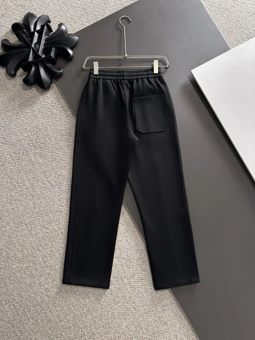 Shipped in 2-3 days P360 MONCLER/Mongolian Exclusive first release of 25ss autumn and winter new high-quality trousers Compare real-life details at will A perfect choice for autumn and winter. A must-have item. Sizes: M to 4XL (please state your height and weight when placing an order)