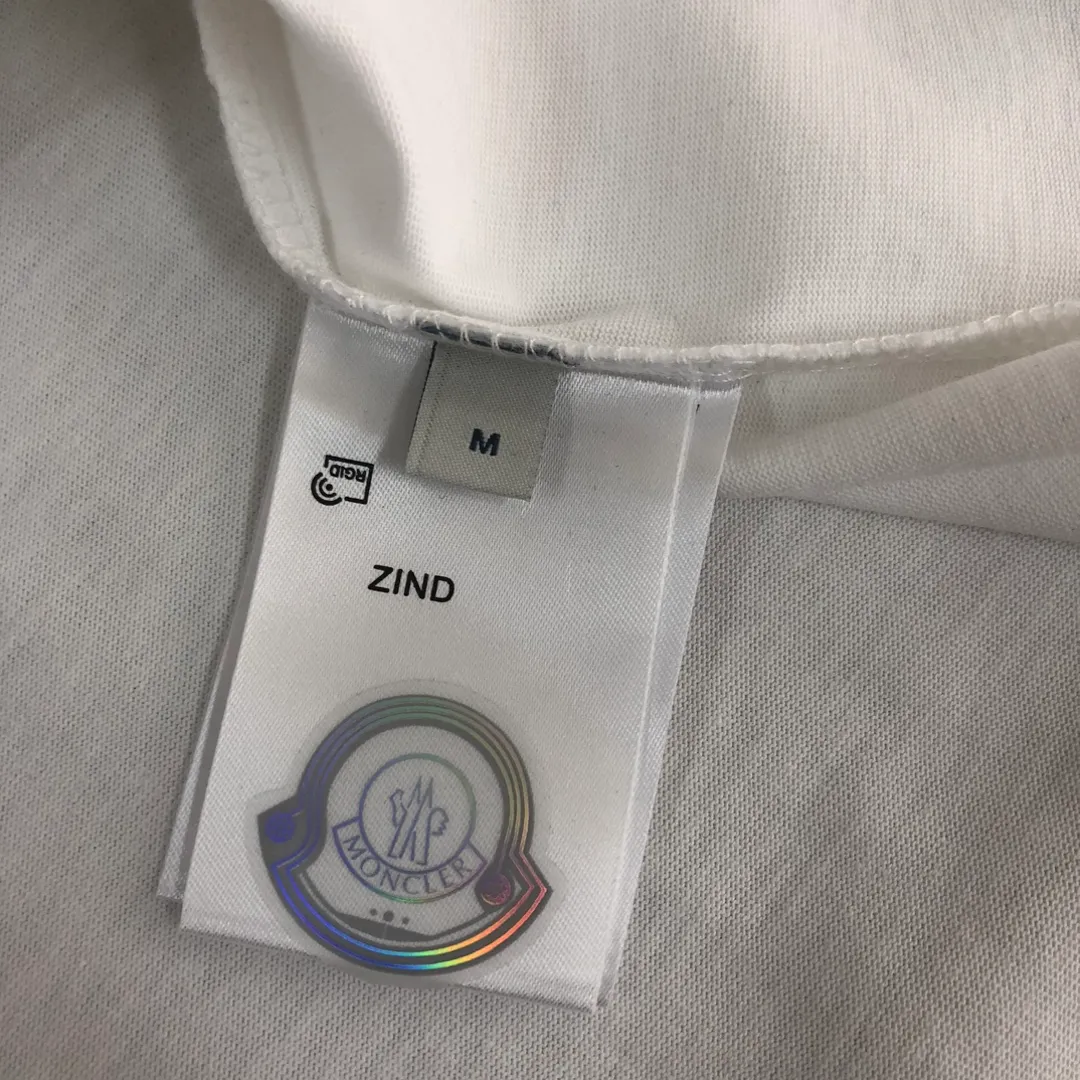 P150 MONCLER 25 The latest short-sleeved T-shirt for couples ~ Brand new element bear print design ~ The fabric upper body is comfortable and breathable, not stiff, slim cut, made of high-end custom-made pure cotton fabric! The upper body is comfortable and stylish, and it can be worn alone as an inner layer. It is a must-have for fashionistas! ! ! Color: Black White Orange Size: S M L XL (Loose fit! Please indicate your height and weight when placing an order)