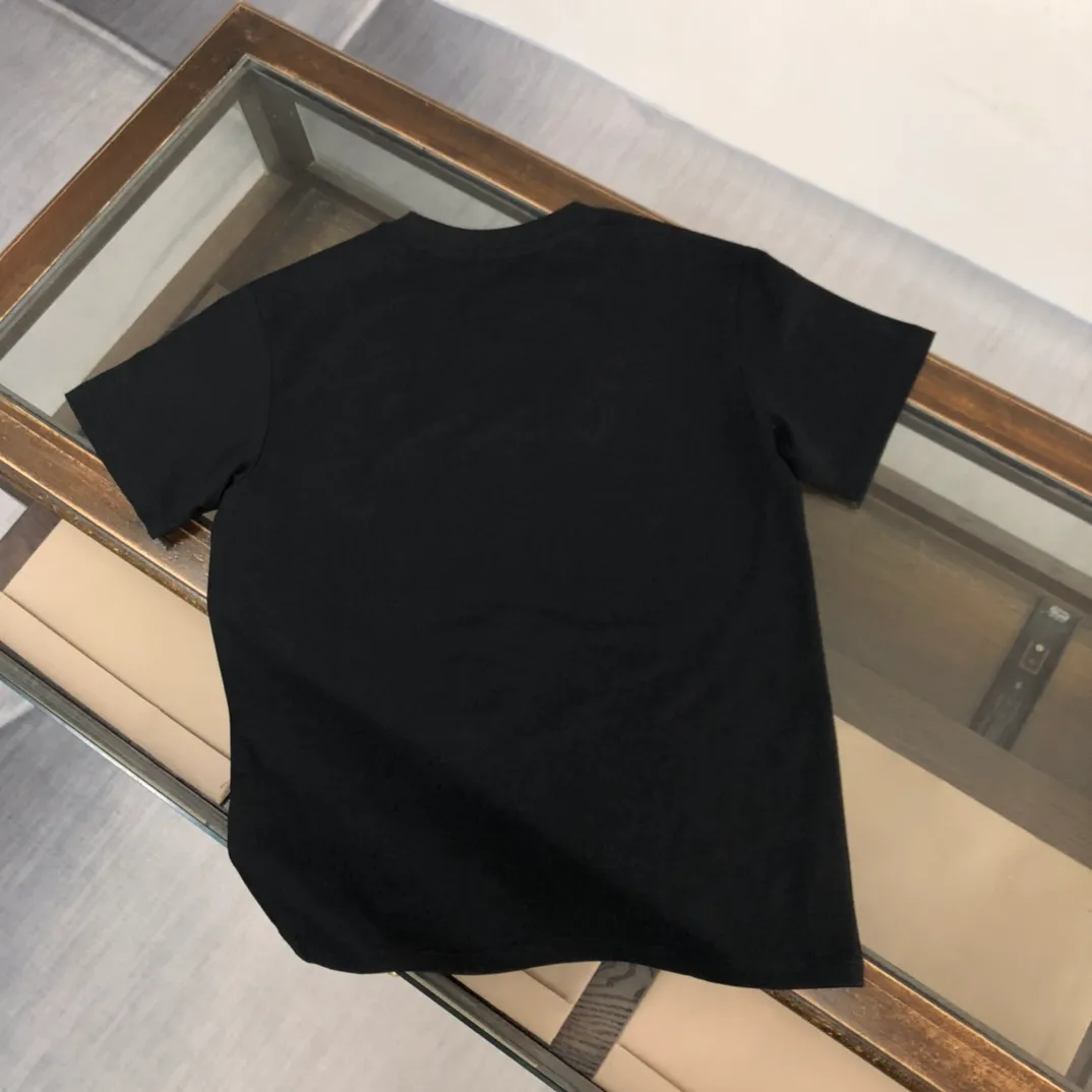 P170 Moncler 2023 new men's round neck short-sleeved couple T-shirt, new spring and summer product, high quality 🔥🔥Fashionable and versatile, customized imported fabrics, comfortable to wear, breathable, fashionable without losing personality, casual and casual upper body, handsome and stylish, showing the temperament of a big brand. All three standards are complete! ! Color: black white Size: S-XL (loose fit)