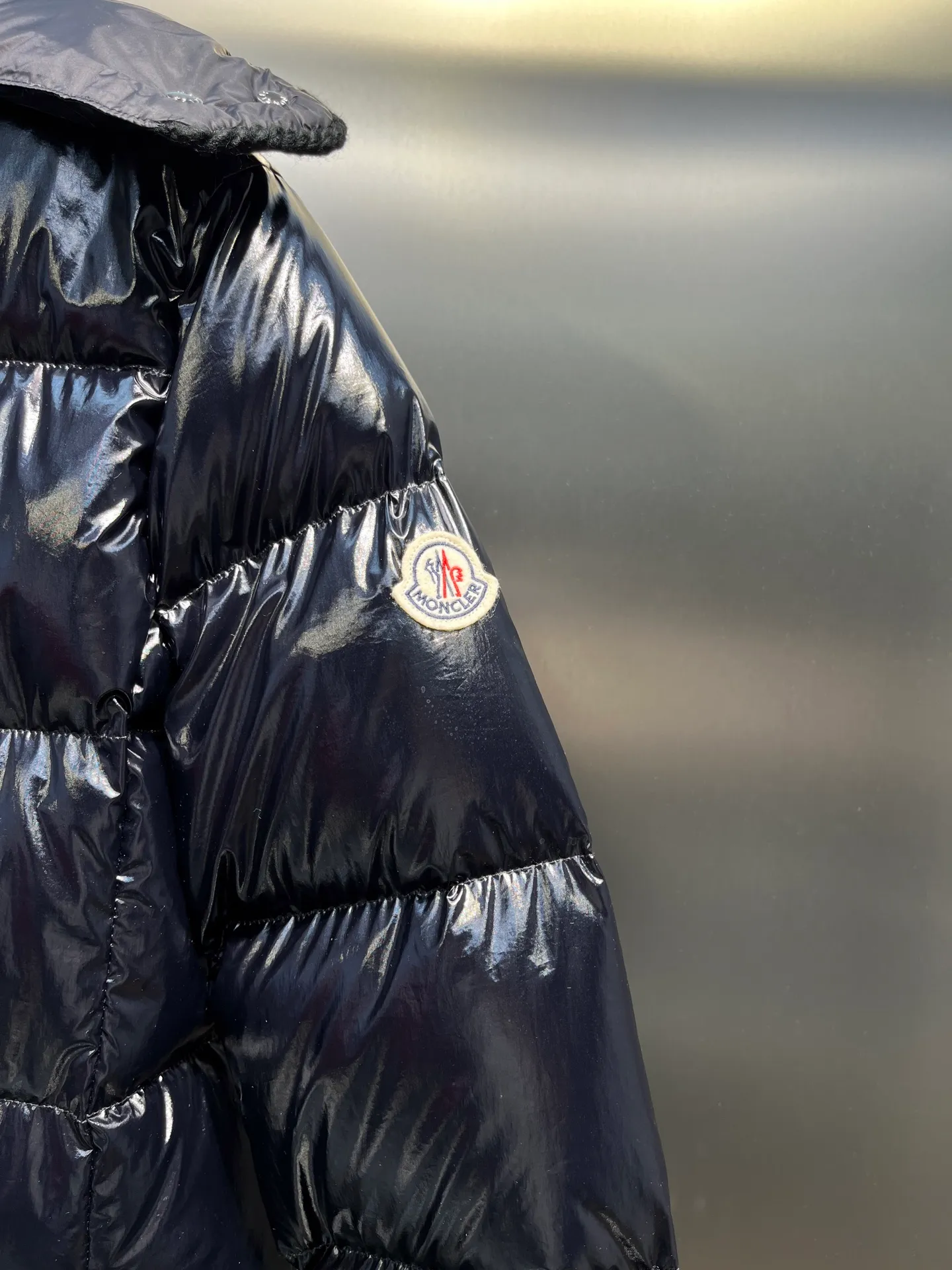 P900 Moncler🌟25 new oil wax leather waist style GLAREIN hooded long-sleeved down jacket for women. Oil wax leather coated new fabric, slim design style, warm and slimming, 90% duck down filling, molded custom hardware. Color: red, white, blue, black Code number: 1234