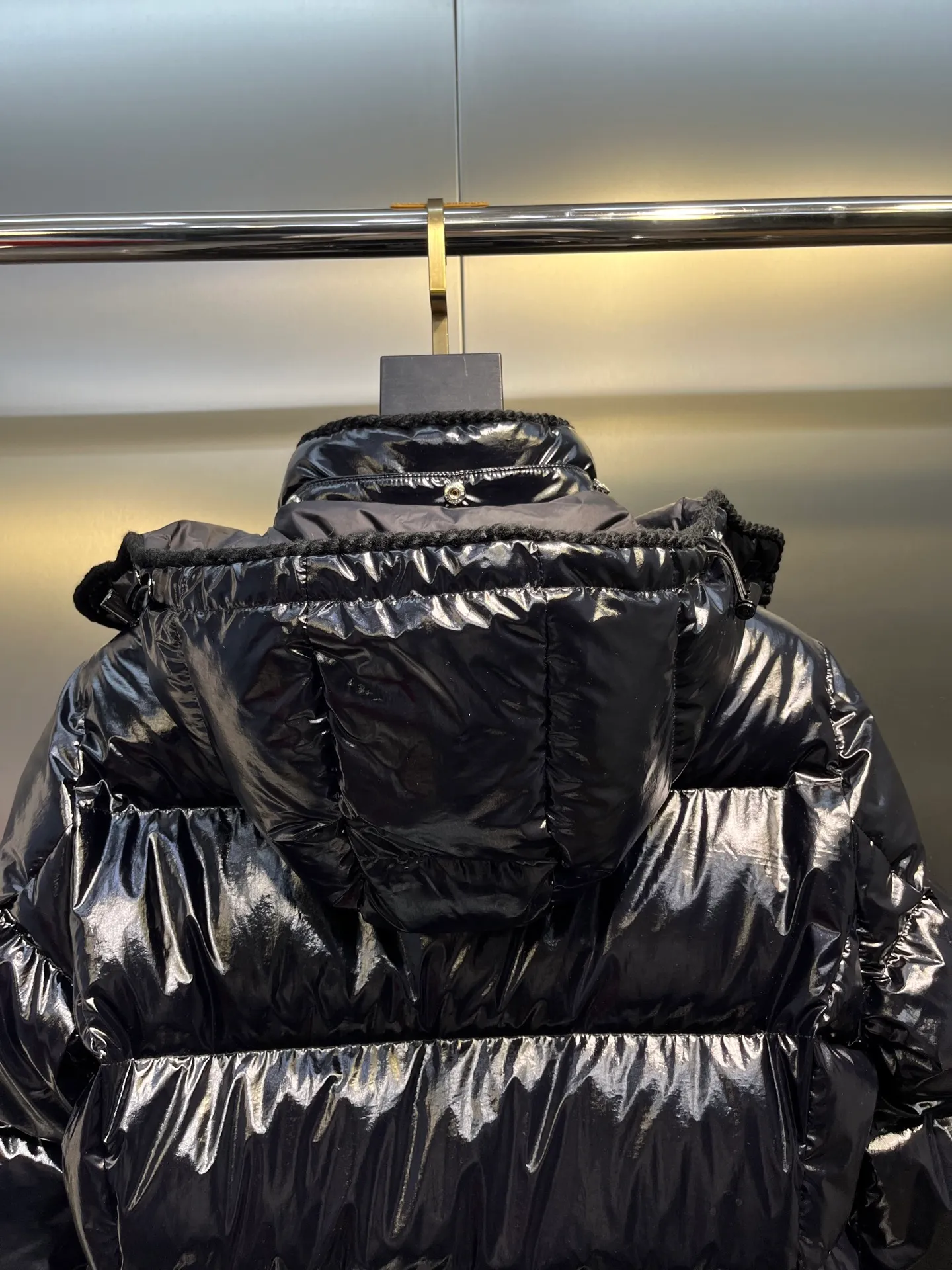 P900 Moncler🌟25 new oil wax leather waist style GLAREIN hooded long-sleeved down jacket for women. Oil wax leather coated new fabric, slim design style, warm and slimming, 90% duck down filling, molded custom hardware. Color: red, white, blue, black Code number: 1234