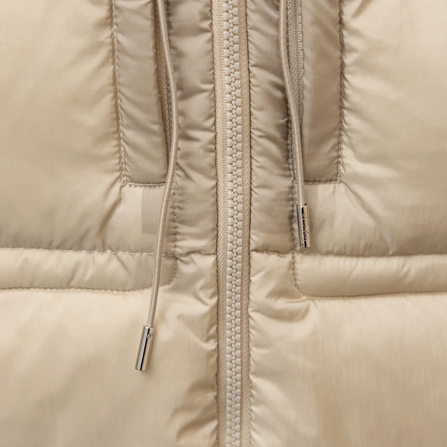 P880 25 new autumn and winter styles🆕Moncler ORFET thin and short hooded lightweight down jacket for men with mouth coverings, loose fit, versatile and easy to match, same style for men and women, original custom-made national standard 90 white duck down filling! Style number: Same style as Wei Daxun Code number: 12345