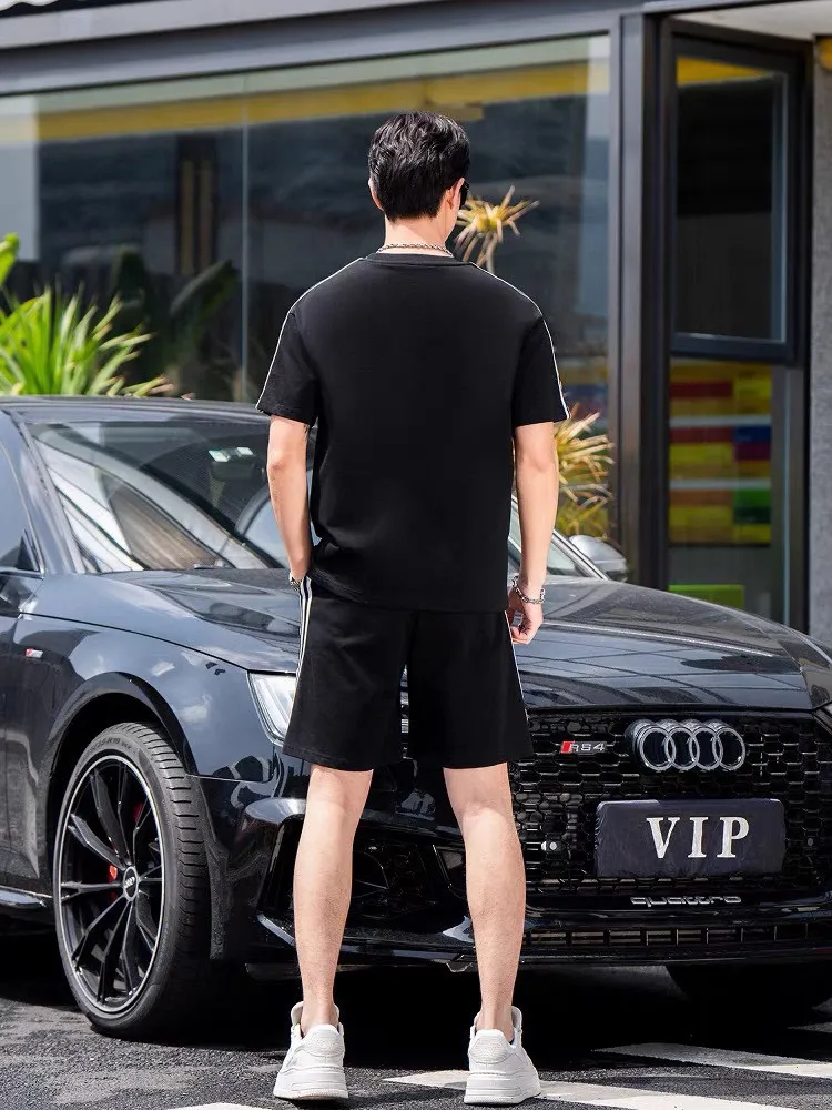 P560 Brand [MONCLER Mouth Covered] 2025 round neck short-sleeved shorts suit. The pure cotton fabric upper body will not be stuffy, the smooth and comfortable skin-friendly effect is more breathable, the fabric has its own texture, classic logo technology, a new interpretation from a unique angle, the first choice for fashion and versatility! Size: M-3XL (maximum wear: 190 pounds)