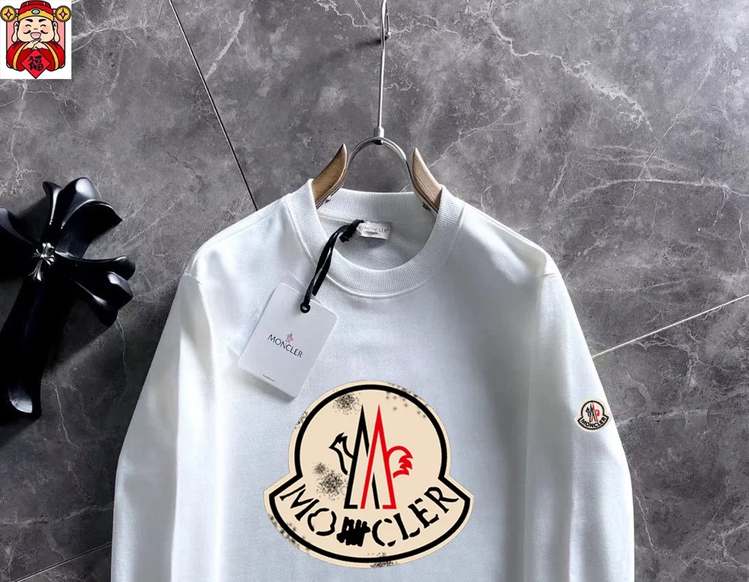 P200 💰 Brand [MONCLER] (good news for fat people) 2025ss spring latest long-sleeved round-neck sweatshirt, on sale simultaneously on the official website. Refreshing and breathable. Made of top Tencel Roman. Comfortable and soft. 3D stereoscopic clarity. Super fashion sense. Great gift for your own use. Size: M-5XL (can wear up to 220 pounds)