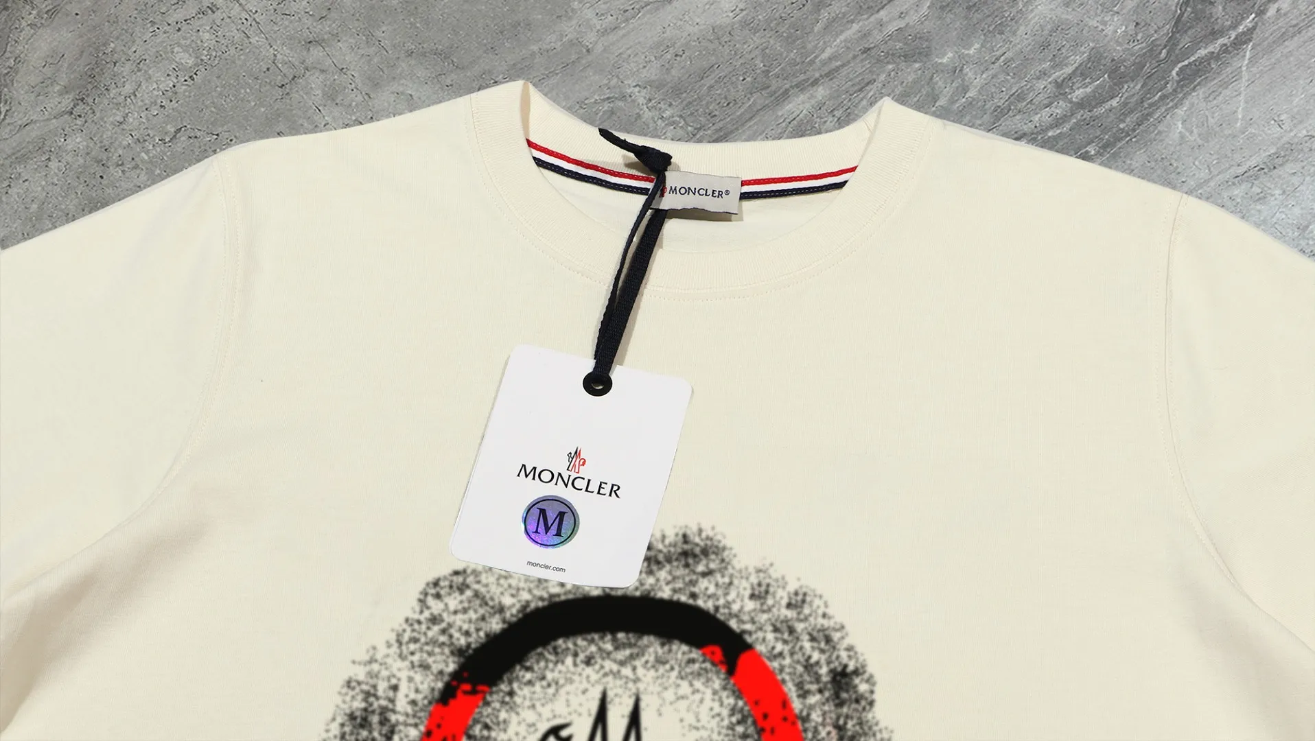 P210 High-version sweatshirt) [Long-term stock] 〖𝐌𝐎𝐍𝐂𝐋𝐄𝐑~Mask〗 Made of 440g heavy-weight fabric. It is different from the market currency. It can be matched with any variety and is properly handsome. 😎The whole dress is made of double waistcoats. The double waistcoats make the whole dress more three-dimensional. Not ordinary factories can do such fine work. 2025 Spring runway version of the T stage, on sale at the counter, round neck terry sweatshirt, high-end double-strand pure cotton, custom-made stretch ribs, dyed in the same vat, complete with three standards, matched with exquisite embroidered LOGO on the chest, simple and advanced, same style for men and women. Color: black, apricot, white, size: S M L XL 2XL