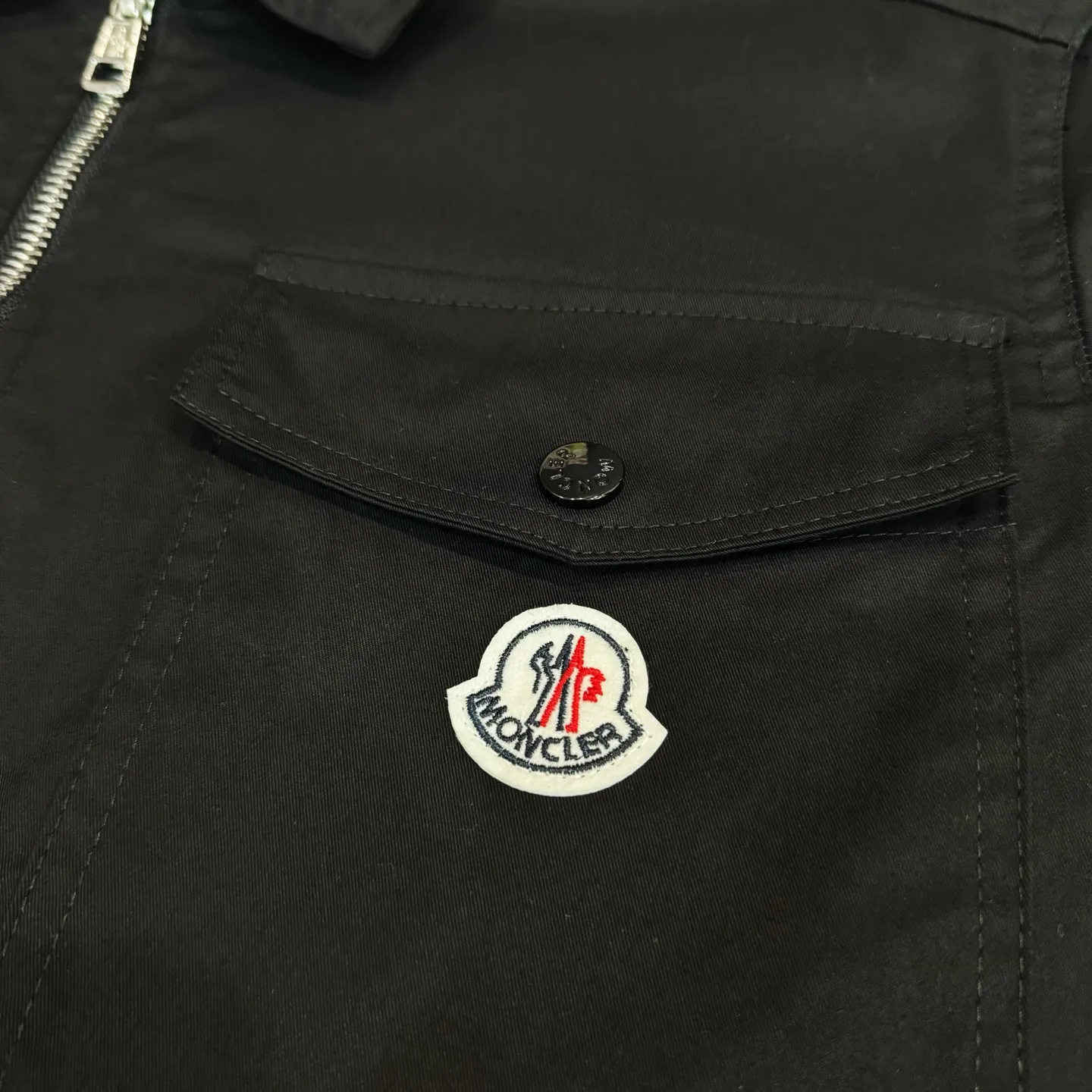P310 Model No. Y38 Zippered Jacket with Small Label Pocket MONCLER Limited Counter Jacket Multiple Designs Fund Raising for Half a Month Made with Conscientiousness 300g Nylon Quality Broken Card Fabric Customized Original Laser Letter Buttons Internet Celebrity Hot Style Double-headed Original Uniform Customized Platinum Zipper Large Factory Workmanship Neat and Orderly Needlework Loose os Version Versatile Style Couple Style Hangtag Hanging Grains Washed Main Wheat Packaging Full set of accessories 📦 All details are real shots without beauty filters. Buy with confidence 📷 colour: black size: s m l xl