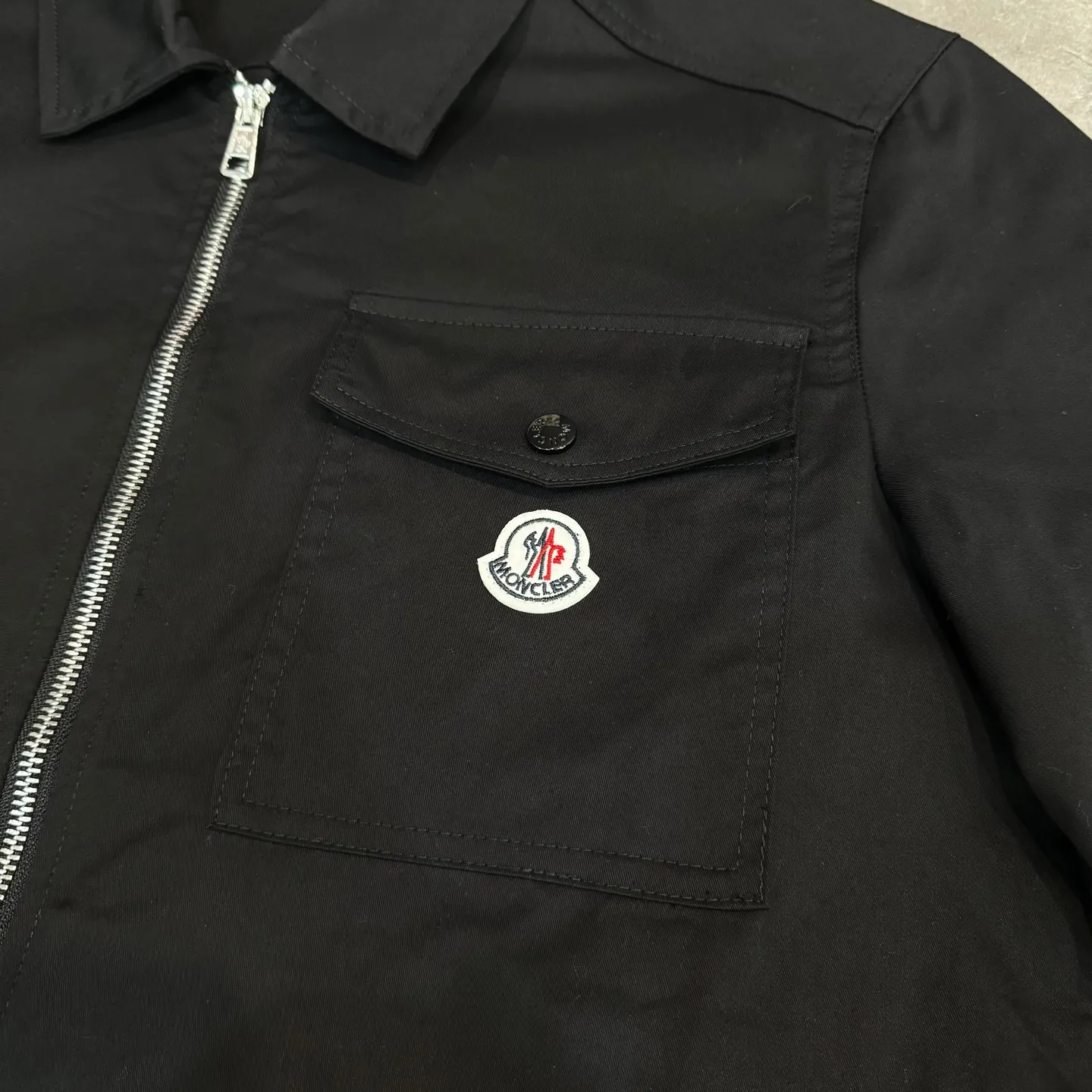 P310 Model No. Y38 Zippered Jacket with Small Label Pocket MONCLER Limited Counter Jacket Multiple Designs Fund Raising for Half a Month Made with Conscientiousness 300g Nylon Quality Broken Card Fabric Customized Original Laser Letter Buttons Internet Celebrity Hot Style Double-headed Original Uniform Customized Platinum Zipper Large Factory Workmanship Neat and Orderly Needlework Loose os Version Versatile Style Couple Style Hangtag Hanging Grains Washed Main Wheat Packaging Full set of accessories 📦 All details are real shots without beauty filters. Buy with confidence 📷 colour: black size: s m l xl