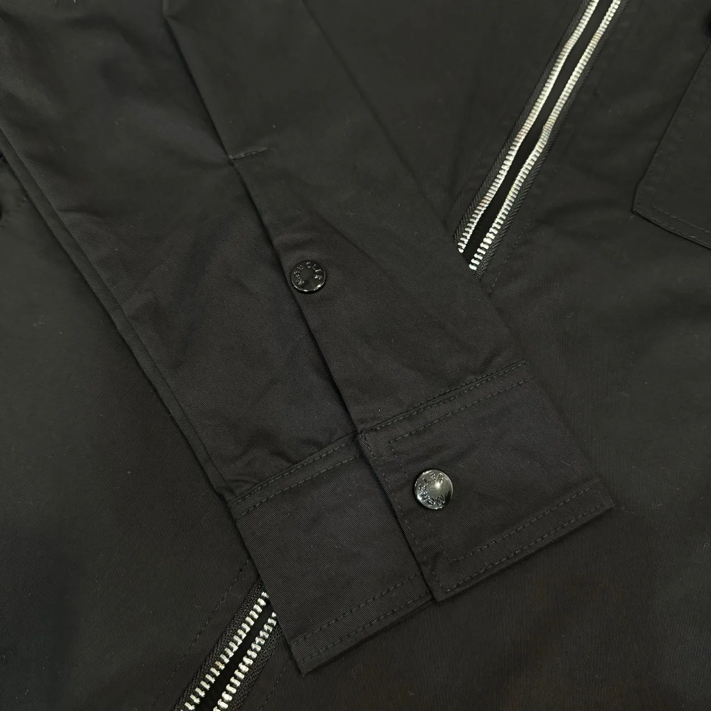 P310 Model No. Y38 Zippered Jacket with Small Label Pocket MONCLER Limited Counter Jacket Multiple Designs Fund Raising for Half a Month Made with Conscientiousness 300g Nylon Quality Broken Card Fabric Customized Original Laser Letter Buttons Internet Celebrity Hot Style Double-headed Original Uniform Customized Platinum Zipper Large Factory Workmanship Neat and Orderly Needlework Loose os Version Versatile Style Couple Style Hangtag Hanging Grains Washed Main Wheat Packaging Full set of accessories 📦 All details are real shots without beauty filters. Buy with confidence 📷 colour: black size: s m l xl