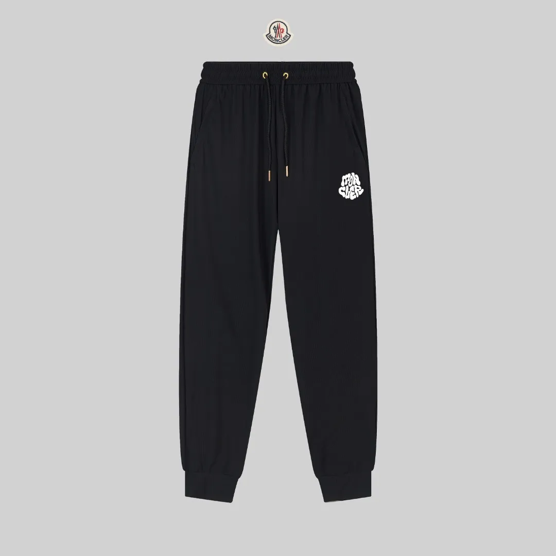 P230 Moncler spring and summer new model, two-color high-quality thin sports and leisure ice silk pants. Smooth, comfortable, anti-wrinkle and traceless pants. 🗯Soft texture, slightly elastic to the touch, cool ice silk pants. Waist elastic band, fashionable version design. 🗯 Neat and neat wiring, suitable for both sports and leisure! It can be easily controlled by all body types. Two classic colors are available. 🗯New summer product. Versatile and easy to match. The upper body is very simple, handsome and stylish. It can be easily controlled by men and women. Color: Black Gray Size: S-XL