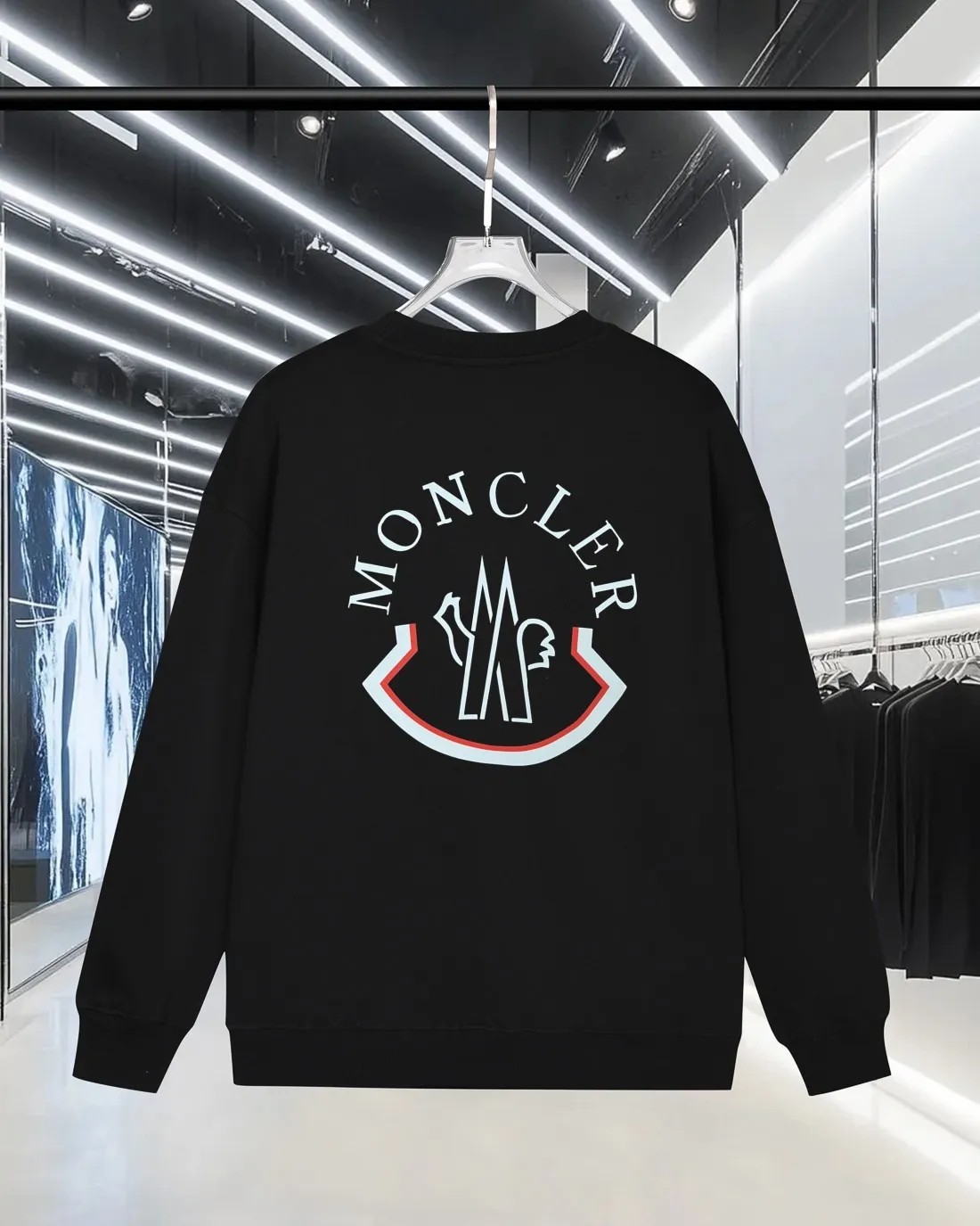 P220 (shipped the next day) MONCLER/Mongolian 2025Fw new autumn and winter style 400g pullover round neck long-sleeved sweatshirt Color-blocked double-sided offset letter logo embossing process Same style for men and women Brand classic Pure cotton fabric Official synchronization High version High quality Fashionable personality Versatile trend Pure original quality Original fabric Hang tag Collar label Washed wheat Complete three labels Color: Black. White. Size: S-XL