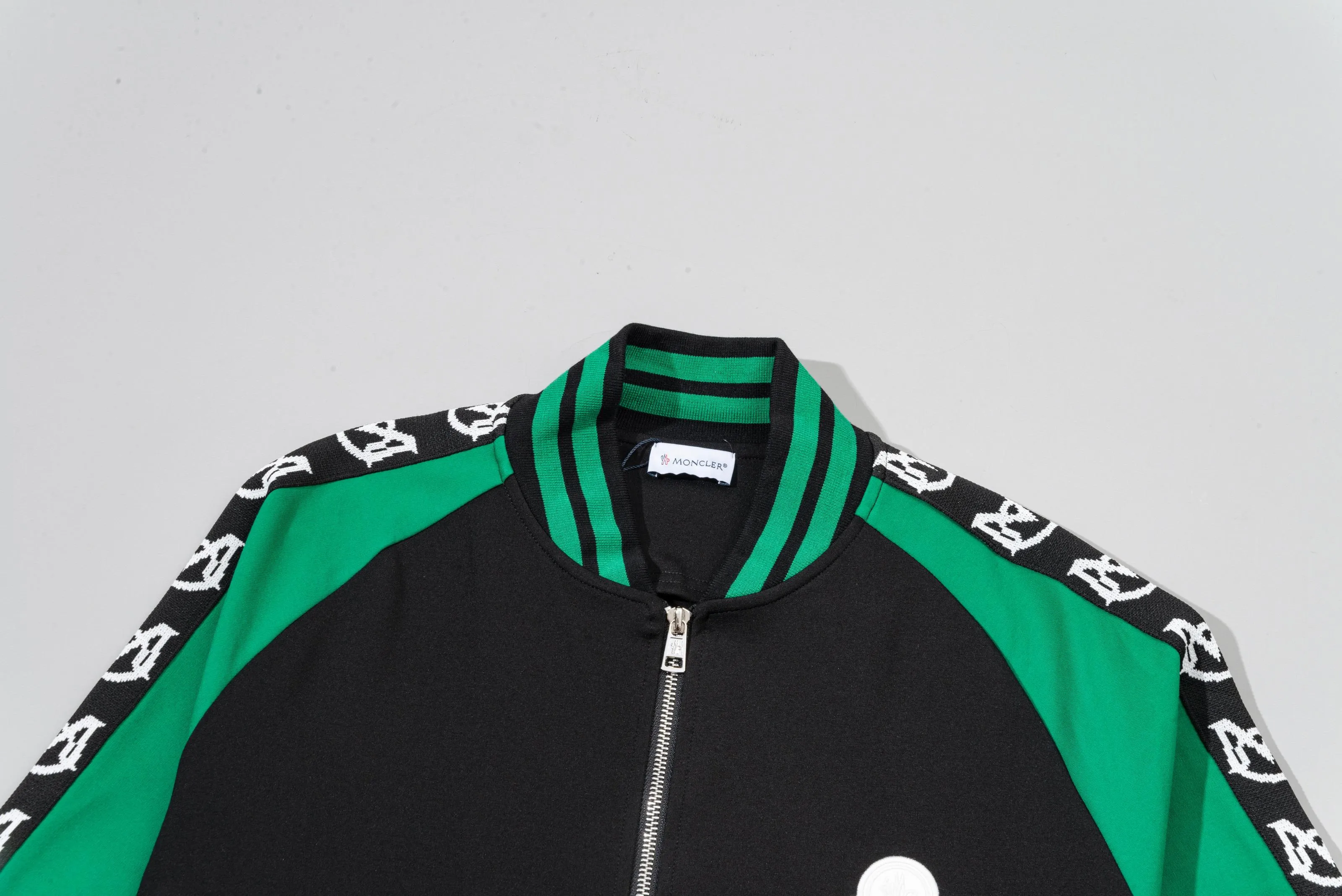 P270 MONCLER/Mask Custom fabric suit zipper jacket Color block design embroidered micro-label LOGO hand sleeve webbing technology Official synchronization High version High quality Fashion personality Versatile trend Pure original quality Original fabric Hang tag Collar label Washed wheat Complete three standards Color: black and white. Black green. Black yellow. Size: S-2XL
