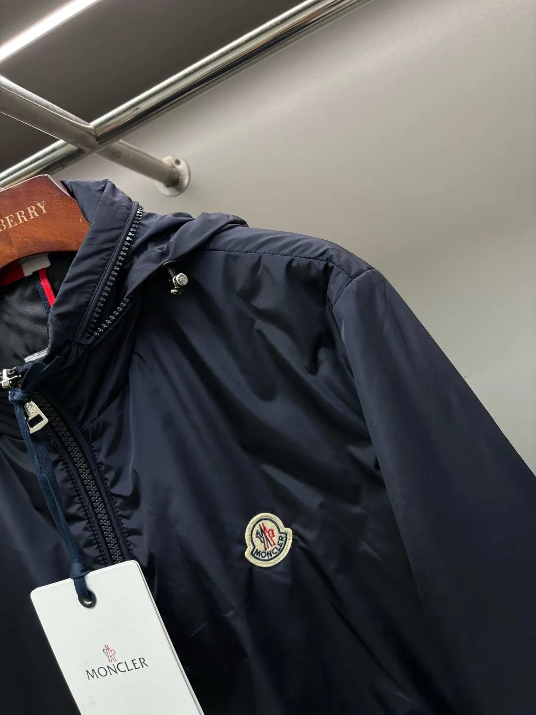 P640 Moncler New style thin cotton jacket with letters Original fabric Original accessories Official same style Made of imported polyester fabric, custom-made dyed in the same vat. Very comfortable and smooth to the touch Very wide and stylish. Will not deform after long-term wear. Produced by a first-line brand factory. The label is full and textured. The latest style for autumn and winter. Fashionable and personalized. Super versatile and good-looking. Very suitable for both men and women. A must-have for everyone. Color: Black Royal Blue Size: M-3XL