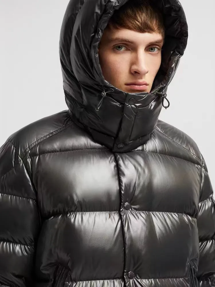 P920 [Top version] MONCLER/Mongolian, 2024ss latest classic autumn and winter down jacket #The highest version on the market 1:1 replica developed from the original board Fabric: Made of heavy industry top 90 white duck down, full and fluffy The hardware accessories are all imported original customization. Full of thickness The texture is different from market products Can be compared at the counter Highly restored Same style for men and women Counter synchronization Code number: 1 2 3 4 5