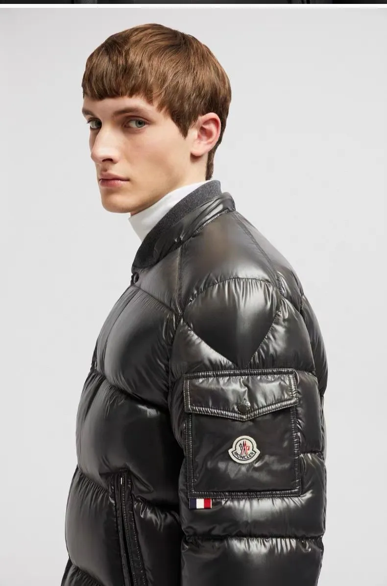 P920 [Top version] MONCLER/Mongolian, 2024ss latest classic autumn and winter down jacket #The highest version on the market 1:1 replica developed from the original board Fabric: Made of heavy industry top 90 white duck down, full and fluffy The hardware accessories are all imported original customization. Full of thickness The texture is different from market products Can be compared at the counter Highly restored Same style for men and women Counter synchronization Code number: 1 2 3 4 5