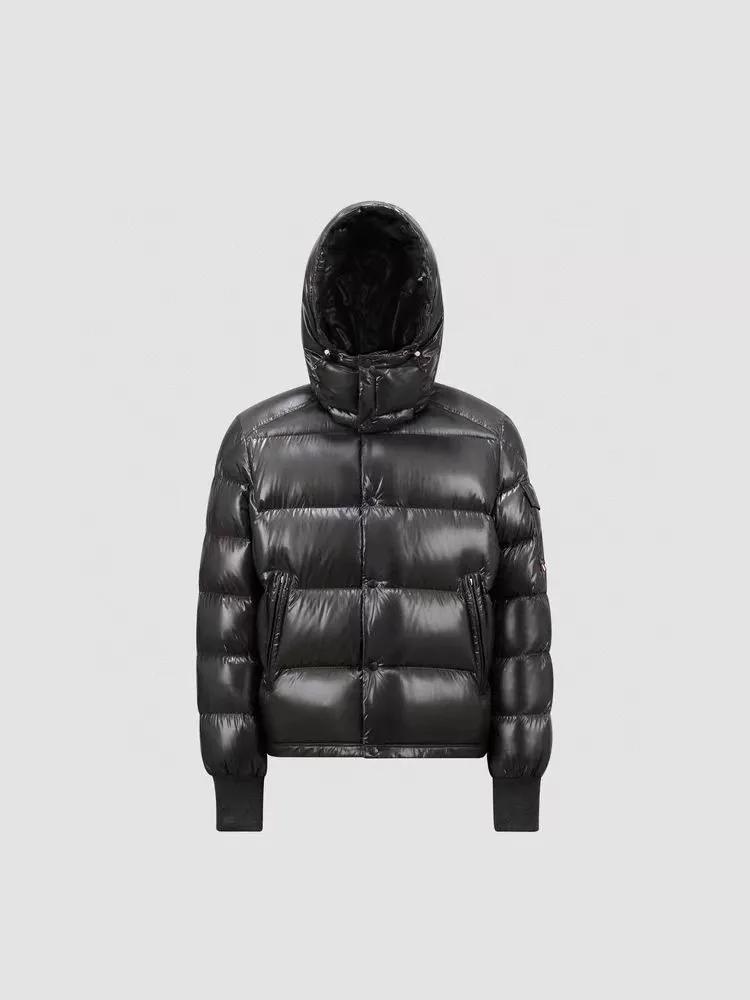 P920 [Top version] MONCLER/Mongolian, 2024ss latest classic autumn and winter down jacket #The highest version on the market 1:1 replica developed from the original board Fabric: Made of heavy industry top 90 white duck down, full and fluffy The hardware accessories are all imported original customization. Full of thickness The texture is different from market products Can be compared at the counter Highly restored Same style for men and women Counter synchronization Code number: 1 2 3 4 5
