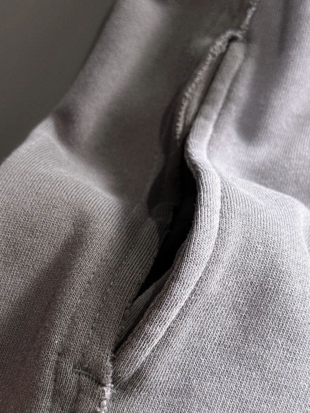 Next day shipment P360 MONCLER/Mongoose Exclusive first release of 25ss autumn and winter new high-quality trousers Compare real-life details at will A perfect choice for autumn and winter. A must-have item. Loose fit. Please refer to the size chart when placing an order: S to XL (or state your height and weight when placing an order)