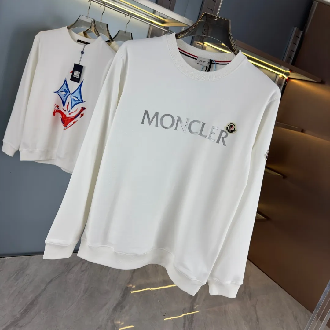 P210 High-version sweatshirt) [Long-term stock] 〖𝐌𝐎𝐍𝐂𝐋𝐄𝐑~Mask〗 Made of 440g heavy-weight fabric. It is different from the market currency. It can be matched with any variety and is properly handsome. 😎The whole dress is made of double waistcoats. The double waistcoats make the whole dress more three-dimensional. Not ordinary factories can do such fine work. 2025 Spring runway version of the T stage, on sale at the counter, round neck terry sweatshirt, high-end double-strand pure cotton, custom-made stretch ribs, dyed in the same vat, complete with three standards, matched with exquisite embroidered LOGO on the chest, simple and advanced, same style for men and women. Color: black, apricot, white, size: S M L XL 2XL