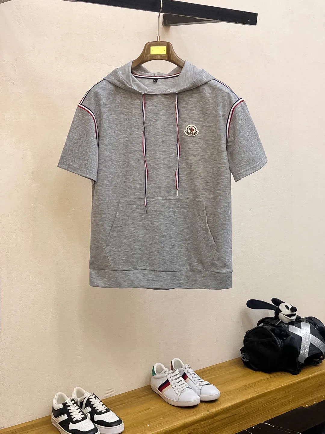 P560 Brand [MONCLER Mouth Covered] 2025 round neck short-sleeved shorts suit. The pure cotton fabric upper body will not be stuffy, the smooth and comfortable skin-friendly effect is more breathable, the fabric has its own texture, classic logo technology, a new interpretation from a unique angle, the first choice for fashion and versatility! Size: M-3XL (maximum wear: 190 pounds)