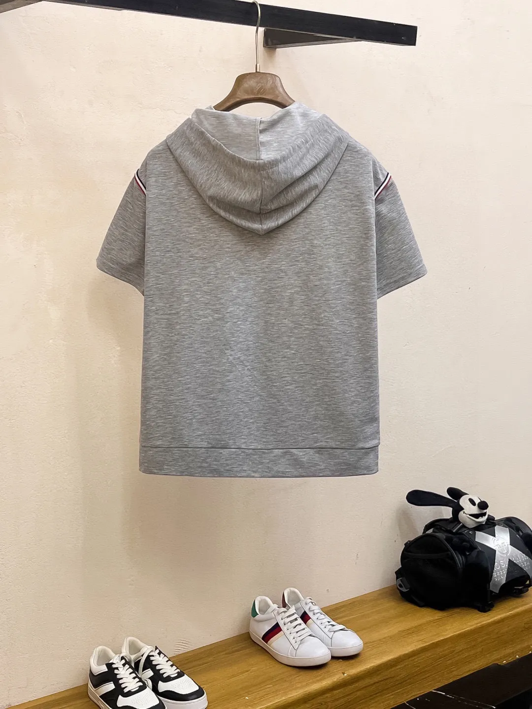 P560 Brand [MONCLER Mouth Covered] 2025 round neck short-sleeved shorts suit. The pure cotton fabric upper body will not be stuffy, the smooth and comfortable skin-friendly effect is more breathable, the fabric has its own texture, classic logo technology, a new interpretation from a unique angle, the first choice for fashion and versatility! Size: M-3XL (maximum wear: 190 pounds)