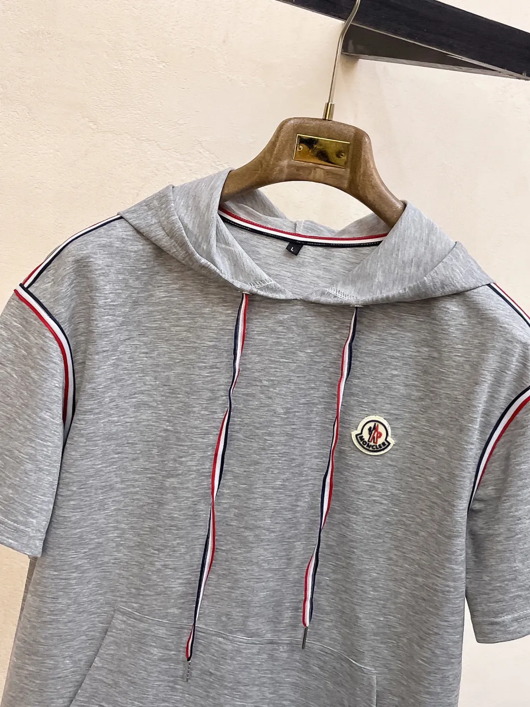 P560 Brand [MONCLER Mouth Covered] 2025 round neck short-sleeved shorts suit. The pure cotton fabric upper body will not be stuffy, the smooth and comfortable skin-friendly effect is more breathable, the fabric has its own texture, classic logo technology, a new interpretation from a unique angle, the first choice for fashion and versatility! Size: M-3XL (maximum wear: 190 pounds)