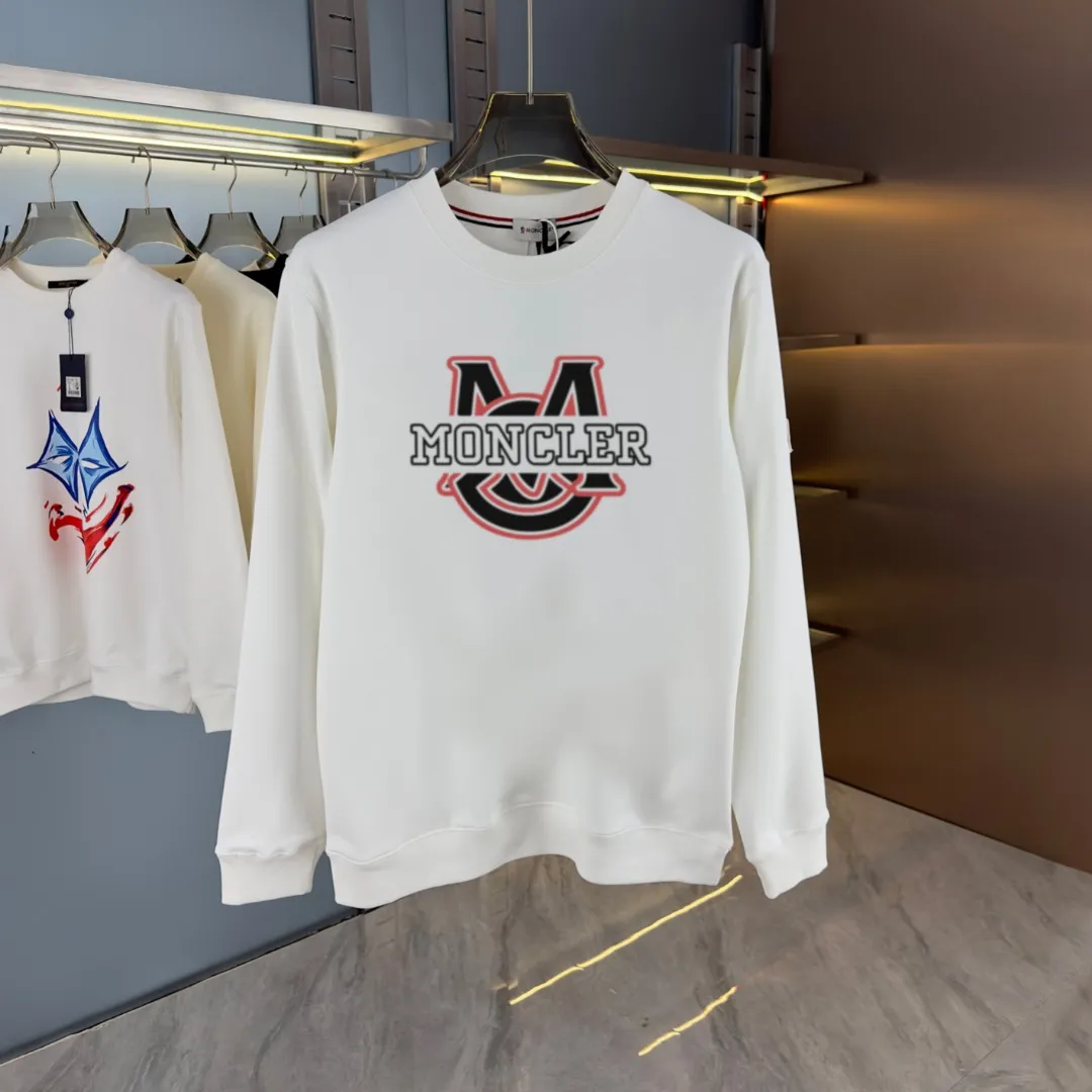 P210 High-version sweatshirt) [Long-term stock] 〖𝐌𝐎𝐍𝐂𝐋𝐄𝐑~Mask〗 Made of 440g heavy-weight fabric. It is different from the market currency. It can be matched with any variety and is properly handsome. 😎The whole dress is made of double waistcoats. The double waistcoats make the whole dress more three-dimensional. Not ordinary factories can do such fine work. 2025 Spring runway version of the T stage, on sale at the counter, round neck terry sweatshirt, high-end double-strand pure cotton, custom-made stretch ribs, dyed in the same vat, complete with three standards, matched with exquisite embroidered LOGO on the chest, simple and advanced, same style for men and women. Color: black, apricot, white, size: S M L XL 2XL