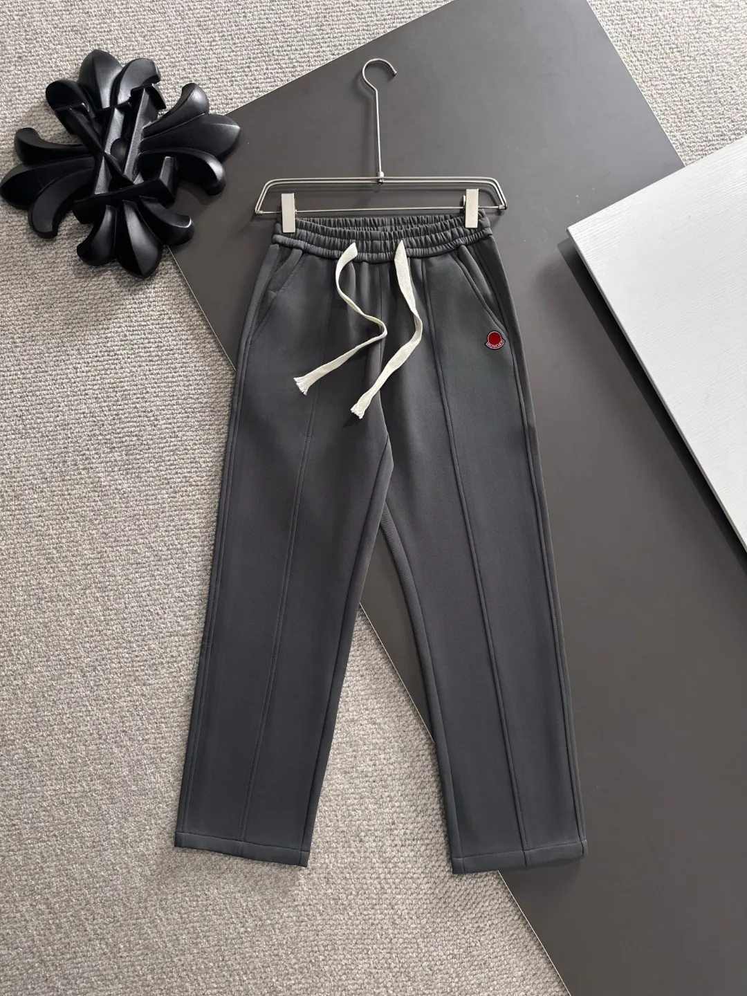 Shipped in 2-3 days P360 MONCLER/Mongolian Exclusive first release of 25ss autumn and winter new high-quality trousers Compare real-life details at will A perfect choice for autumn and winter. A must-have item. Sizes: M to 4XL (please state your height and weight when placing an order)