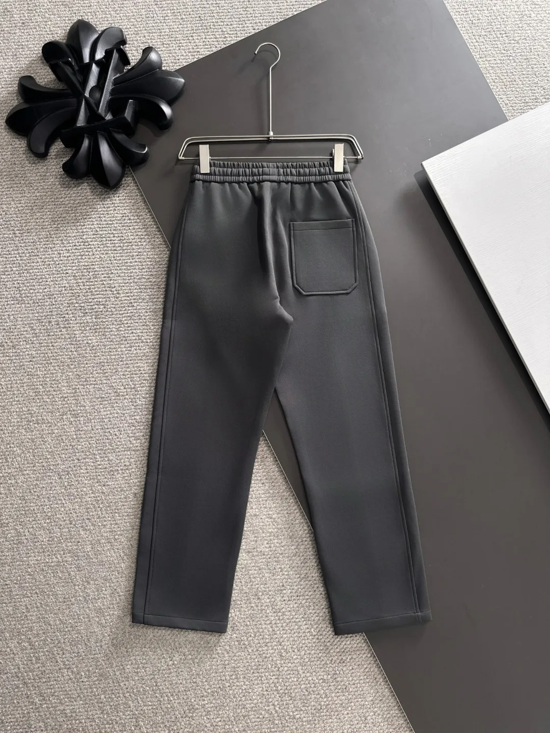 Shipped in 2-3 days P360 MONCLER/Mongolian Exclusive first release of 25ss autumn and winter new high-quality trousers Compare real-life details at will A perfect choice for autumn and winter. A must-have item. Sizes: M to 4XL (please state your height and weight when placing an order)