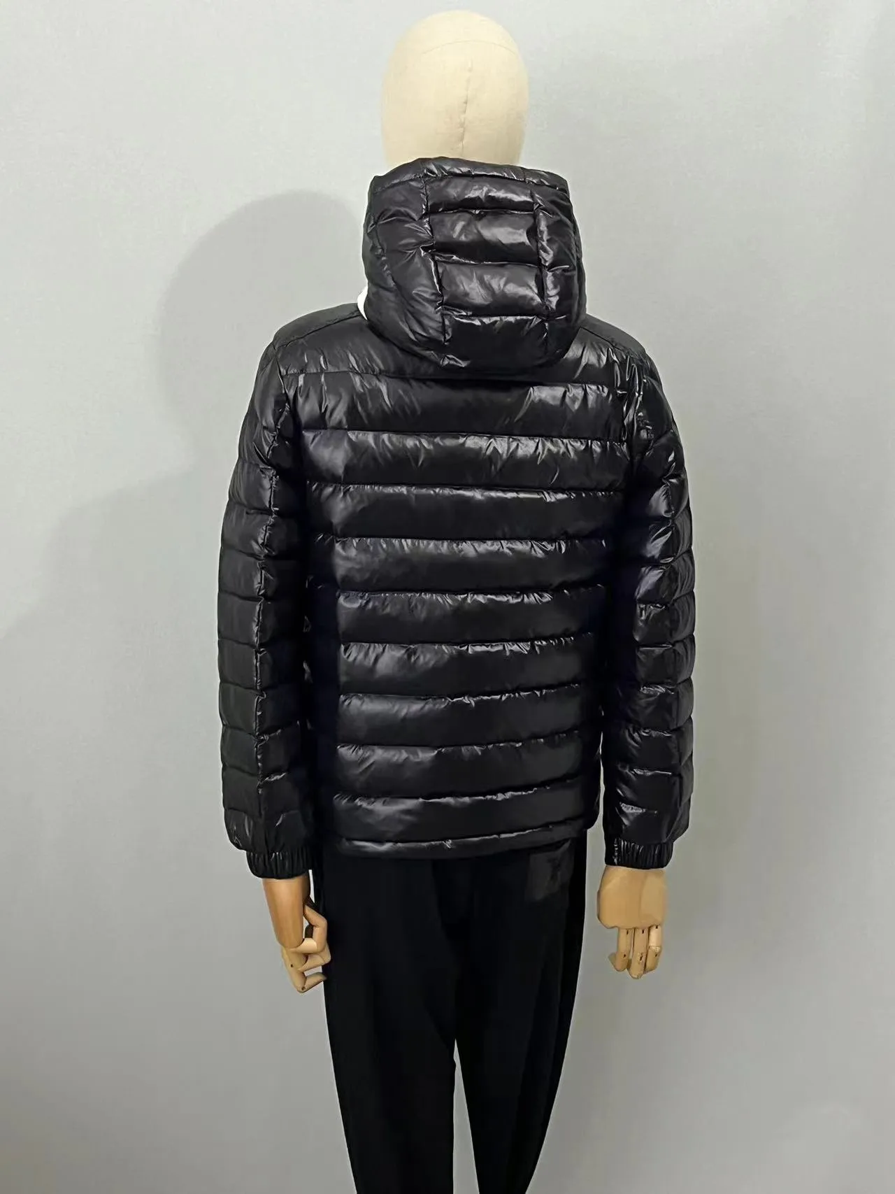 P820 ​​🆕2️⃣0️⃣2️⃣4️⃣🆕Moncler 🆕Stripe trimmed logo quilted hooded down jacket, simple and elegant, easy to wear Color: black, white, sky blue Size: 12345