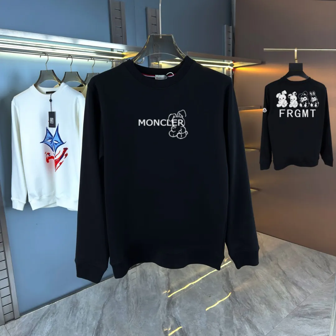 P210 High-version sweatshirt) [Long-term stock] 〖𝐌𝐎𝐍𝐂𝐋𝐄𝐑~Mask〗 Made of 440g heavy-weight fabric. It is different from the market currency. It can be matched with any variety and is properly handsome. 😎The whole dress is made of double waistcoats. The double waistcoats make the whole dress more three-dimensional. Not ordinary factories can do such fine work. 2025 Spring runway version of the T stage, on sale at the counter, round neck terry sweatshirt, high-end double-strand pure cotton, custom-made stretch ribs, dyed in the same vat, complete with three standards, matched with exquisite embroidered LOGO on the chest, simple and advanced, same style for men and women. Color: black, apricot, white, size: S M L XL 2XL