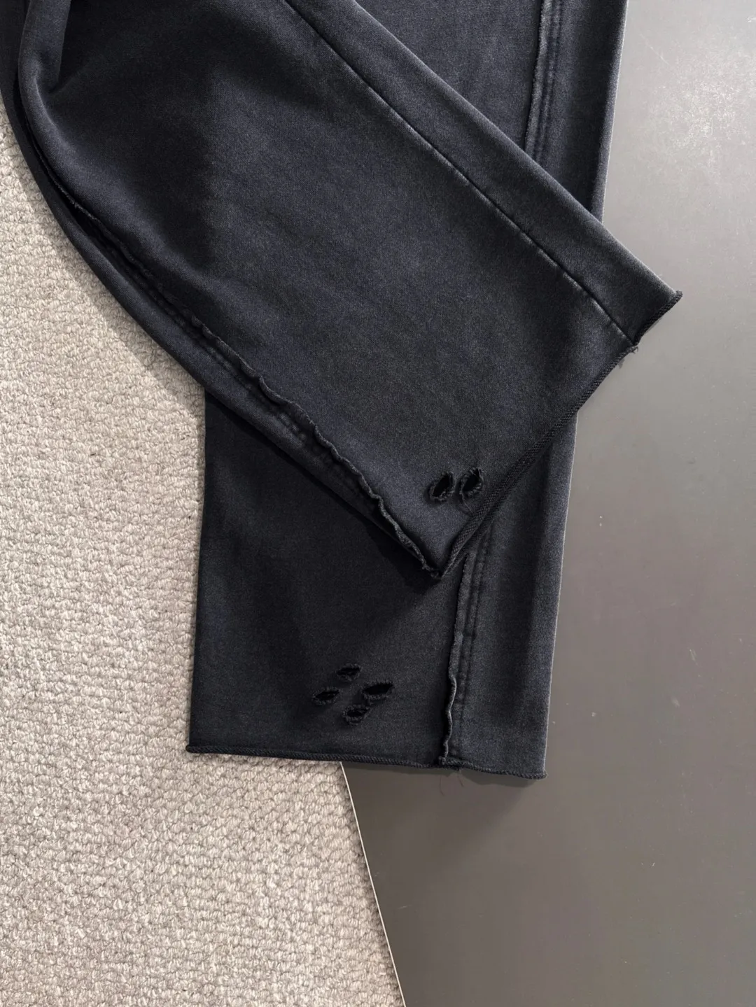 Next day shipment P360 MONCLER/Mongoose Exclusive first release of 25ss autumn and winter new high-quality trousers Compare real-life details at will A perfect choice for autumn and winter. A must-have item. Loose fit. Please refer to the size chart when placing an order: S to XL (or state your height and weight when placing an order)