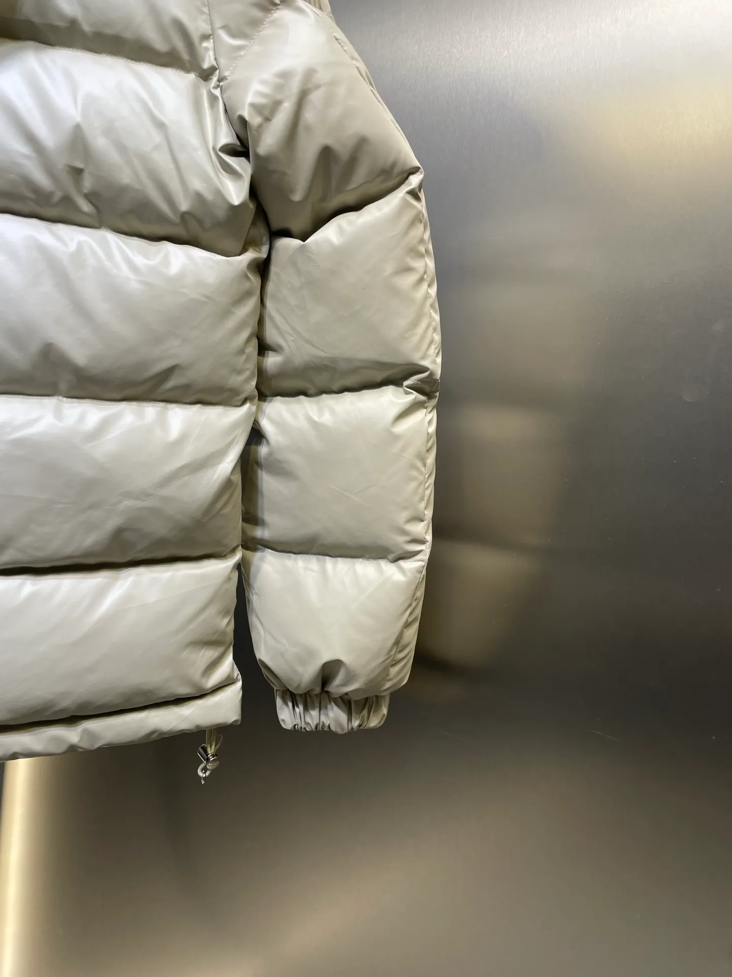 P1000 Moncler🌟New Autumn and Winter Down Jacket Original 1:1 Customized Hardware Accessories All Imported Original Customization Welcome to compare at the counter Absolutely high quality Use top-grade 95 white duck down Super soft Filled with fluffy and full feathers Super heavy-duty Fabric with excellent workmanship👍Perfect version Note⚠The fabric is super comfortable Exclusive model Non-market goods Same style for men and women Size: 48 50 52 54 56