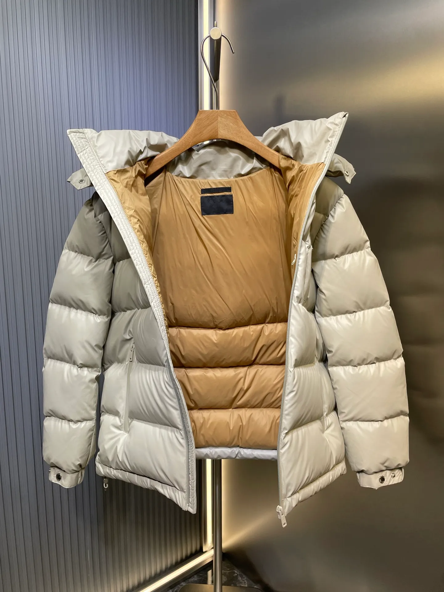 P1000 Moncler🌟New Autumn and Winter Down Jacket Original 1:1 Customized Hardware Accessories All Imported Original Customization Welcome to compare at the counter Absolutely high quality Use top-grade 95 white duck down Super soft Filled with fluffy and full feathers Super heavy-duty Fabric with excellent workmanship👍Perfect version Note⚠The fabric is super comfortable Exclusive model Non-market goods Same style for men and women Size: 48 50 52 54 56