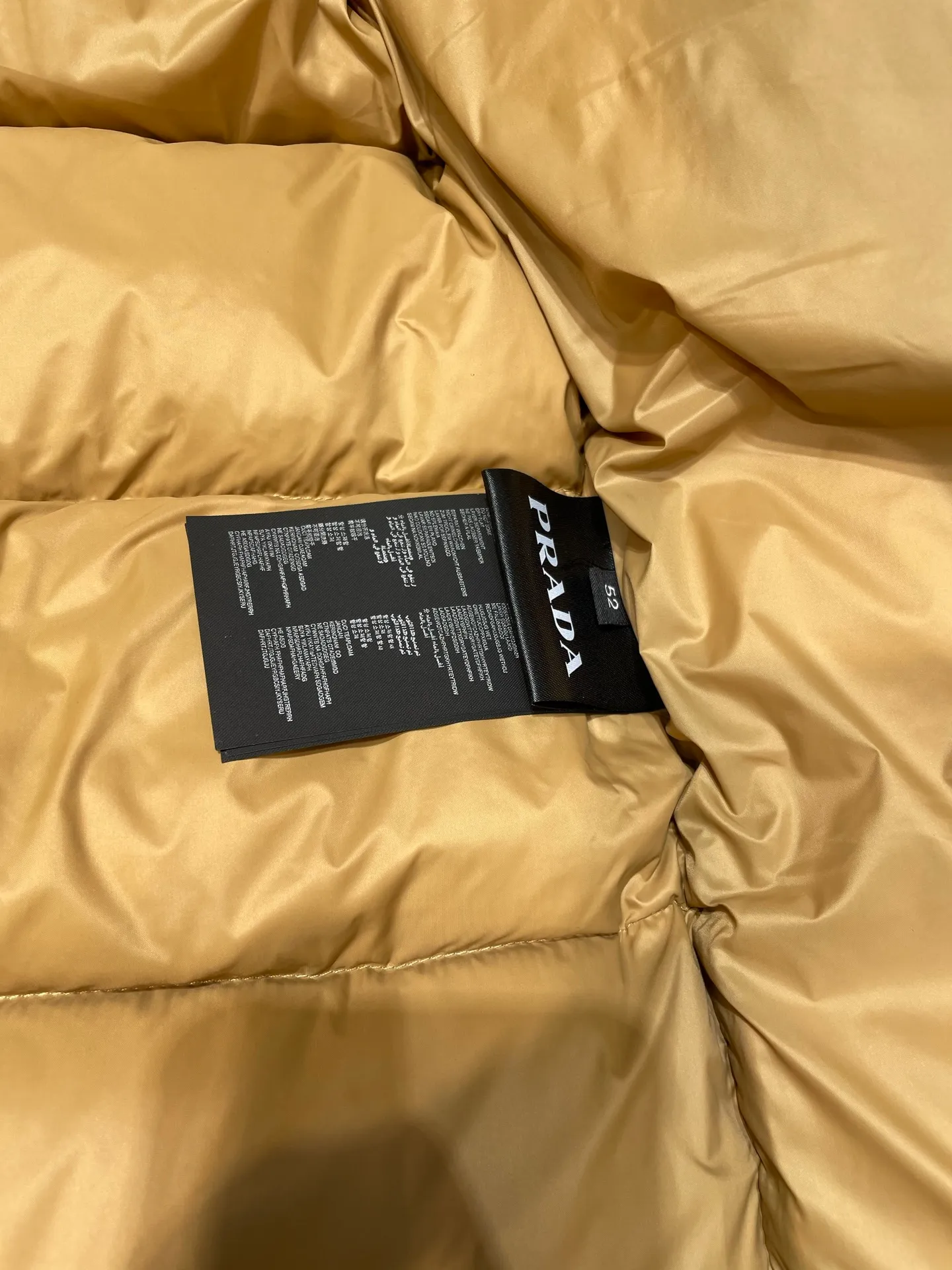 P1000 Moncler🌟New Autumn and Winter Down Jacket Original 1:1 Customized Hardware Accessories All Imported Original Customization Welcome to compare at the counter Absolutely high quality Use top-grade 95 white duck down Super soft Filled with fluffy and full feathers Super heavy-duty Fabric with excellent workmanship👍Perfect version Note⚠The fabric is super comfortable Exclusive model Non-market goods Same style for men and women Size: 48 50 52 54 56