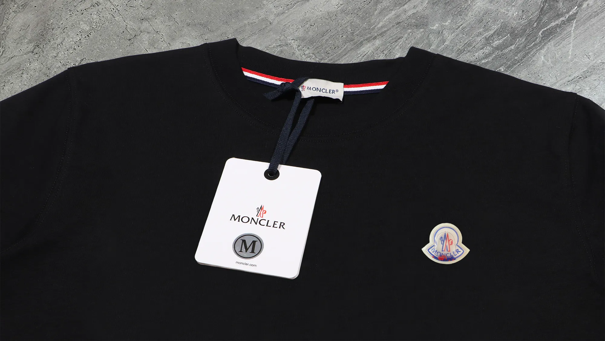 P210 High-version sweatshirt) [Long-term stock] 〖𝐌𝐎𝐍𝐂𝐋𝐄𝐑~Mask〗 Made of 440g heavy-weight fabric. It is different from the market currency. It can be matched with any variety and is properly handsome. 😎The whole dress is made of double waistcoats. The double waistcoats make the whole dress more three-dimensional. Not ordinary factories can do such fine work. 2025 Spring catwalk version of the T stage, on sale at the counter, exquisitely printed round neck terry sweatshirt, high-end double-ply cotton, custom-made stretch ribs, dyed in the same vat, complete with three standards, matched with digital printing patterns and very breathable, same style for men and women, color: black, white, apricot, size: S M L XL 2XL
