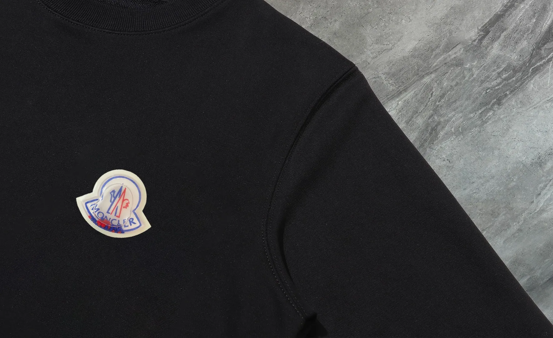P210 High-version sweatshirt) [Long-term stock] 〖𝐌𝐎𝐍𝐂𝐋𝐄𝐑~Mask〗 Made of 440g heavy-weight fabric. It is different from the market currency. It can be matched with any variety and is properly handsome. 😎The whole dress is made of double waistcoats. The double waistcoats make the whole dress more three-dimensional. Not ordinary factories can do such fine work. 2025 Spring catwalk version of the T stage, on sale at the counter, exquisitely printed round neck terry sweatshirt, high-end double-ply cotton, custom-made stretch ribs, dyed in the same vat, complete with three standards, matched with digital printing patterns and very breathable, same style for men and women, color: black, white, apricot, size: S M L XL 2XL