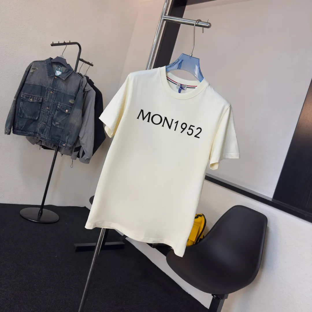 P140 Upgraded version "Mobile phone smart sensor ~ NFC chip armband ~ Direct access to the official website for anti-counterfeiting" "Moncler ~ Mouth Mouth" 2025 new high-quality round neck short-sleeved T-shirt. The cuffs have imported embroidered labels. Customized dyeing, very comfortable to touch. Super versatile and good-looking short-sleeved. Complete with three labels. Non-market ordinary version. Feel free to compare. Quality is absolutely guaranteed! ‼ First of all, this original fabric is all custom-woven with 32-count double yarn fabric, 250G, and the weight is the same‼ Fine workmanship, double waistcoat method, double waistcoat method, double waistcoat method makes the whole dress more three-dimensional, which is not a craft that ordinary T-shirts can achieve🤪 Size: S-M-L-XL-2XL Color: black, white, apricot, same style for men and women