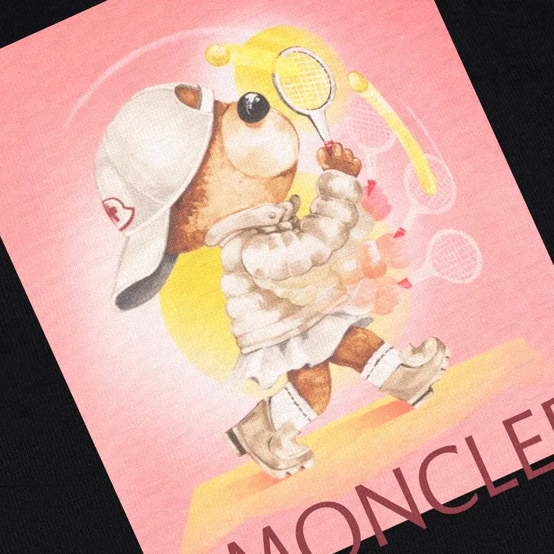 P240 Recommend the most popular Moncler masked 380g printed terry crew neck sweatshirt. Breathable pure cotton fabric. The texture is very soft and comfortable. No shrinkage, no deformation, no pilling). Original customized accessories. Collar label. Wash mark. Hang tag. Packaging (perfect details). Color: White. Black. Size: XS S M L.