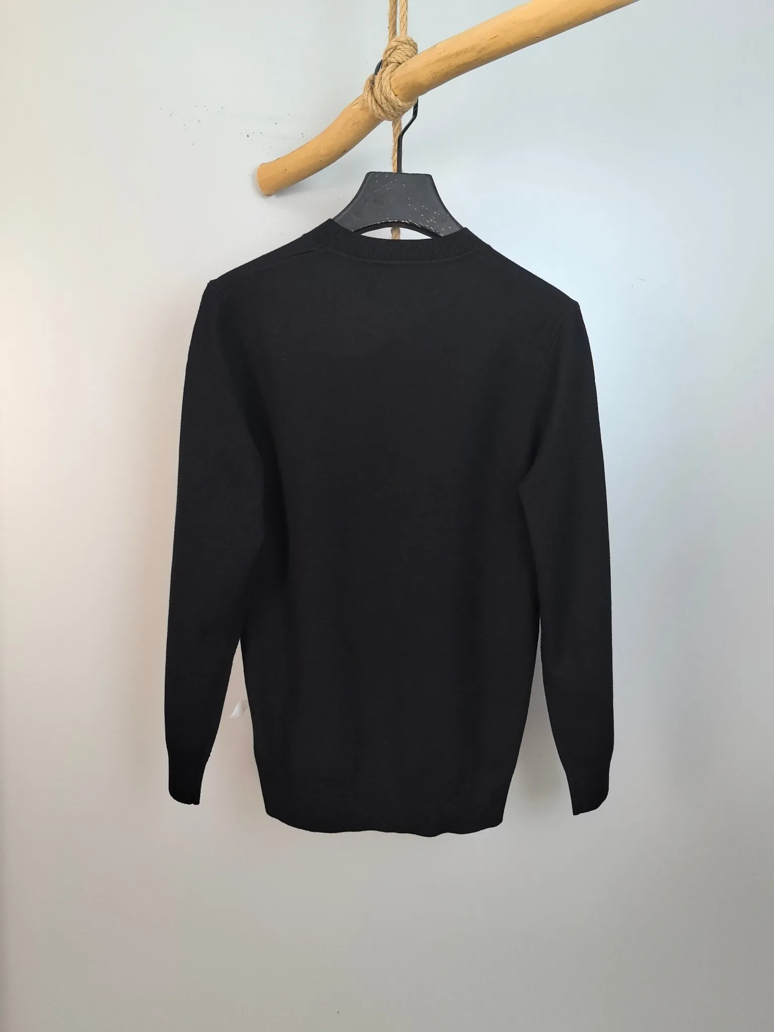 P440 MONCLER 2025 new knitted crew neck sweater, technical wool blended fabric, soft and comfortable, comfortable and breathable upper body, skin-friendly and non-irritating, unique design style, whether worn alone or matched, it is a versatile item, highlighting the personality of young people, extremely high-grade, and handsome upper body! Size: M-3XL