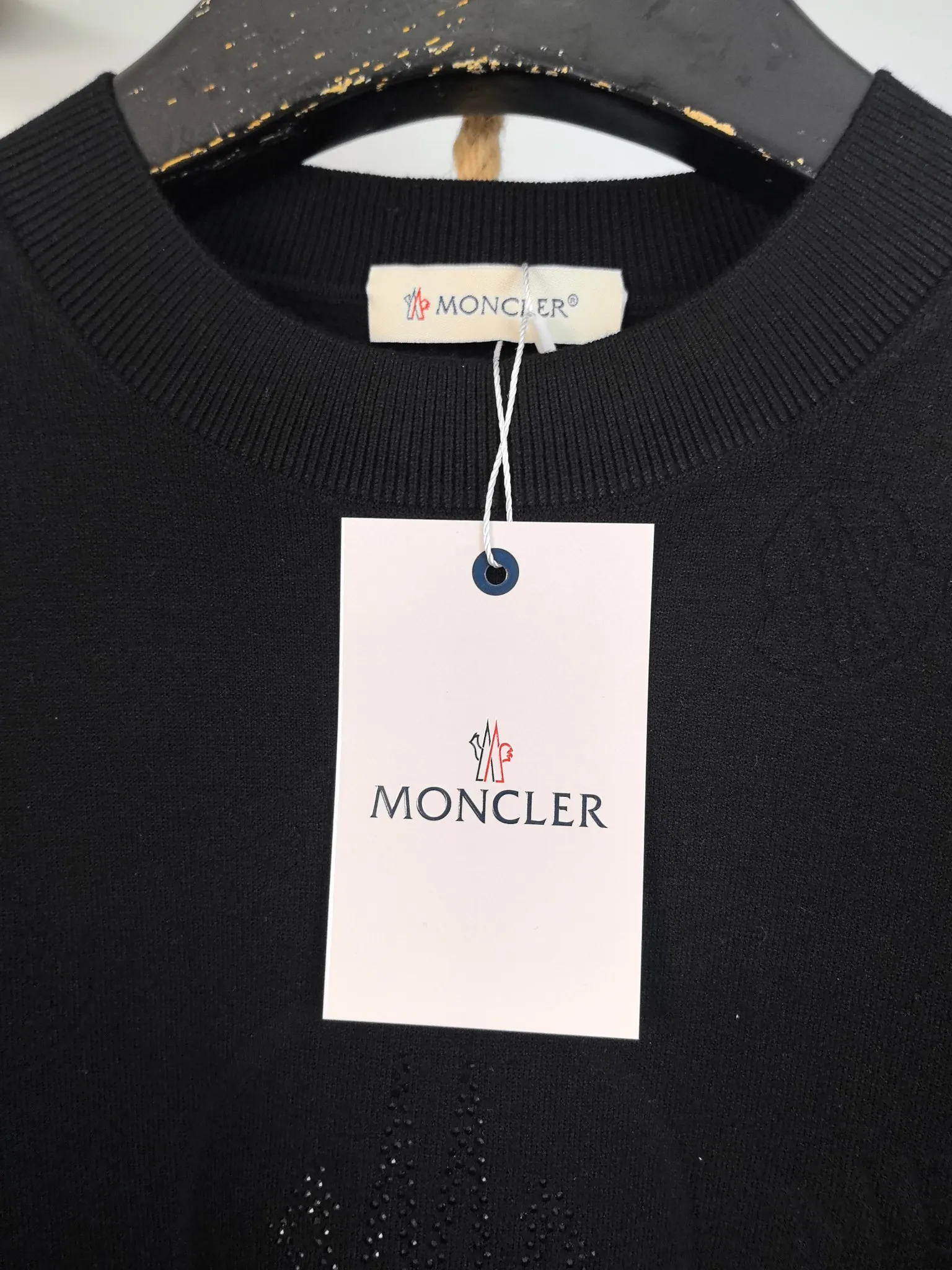 P440 MONCLER 2025 new knitted crew neck sweater, technical wool blended fabric, soft and comfortable, comfortable and breathable upper body, skin-friendly and non-irritating, unique design style, whether worn alone or matched, it is a versatile item, highlighting the personality of young people, extremely high-grade, and handsome upper body! Size: M-3XL