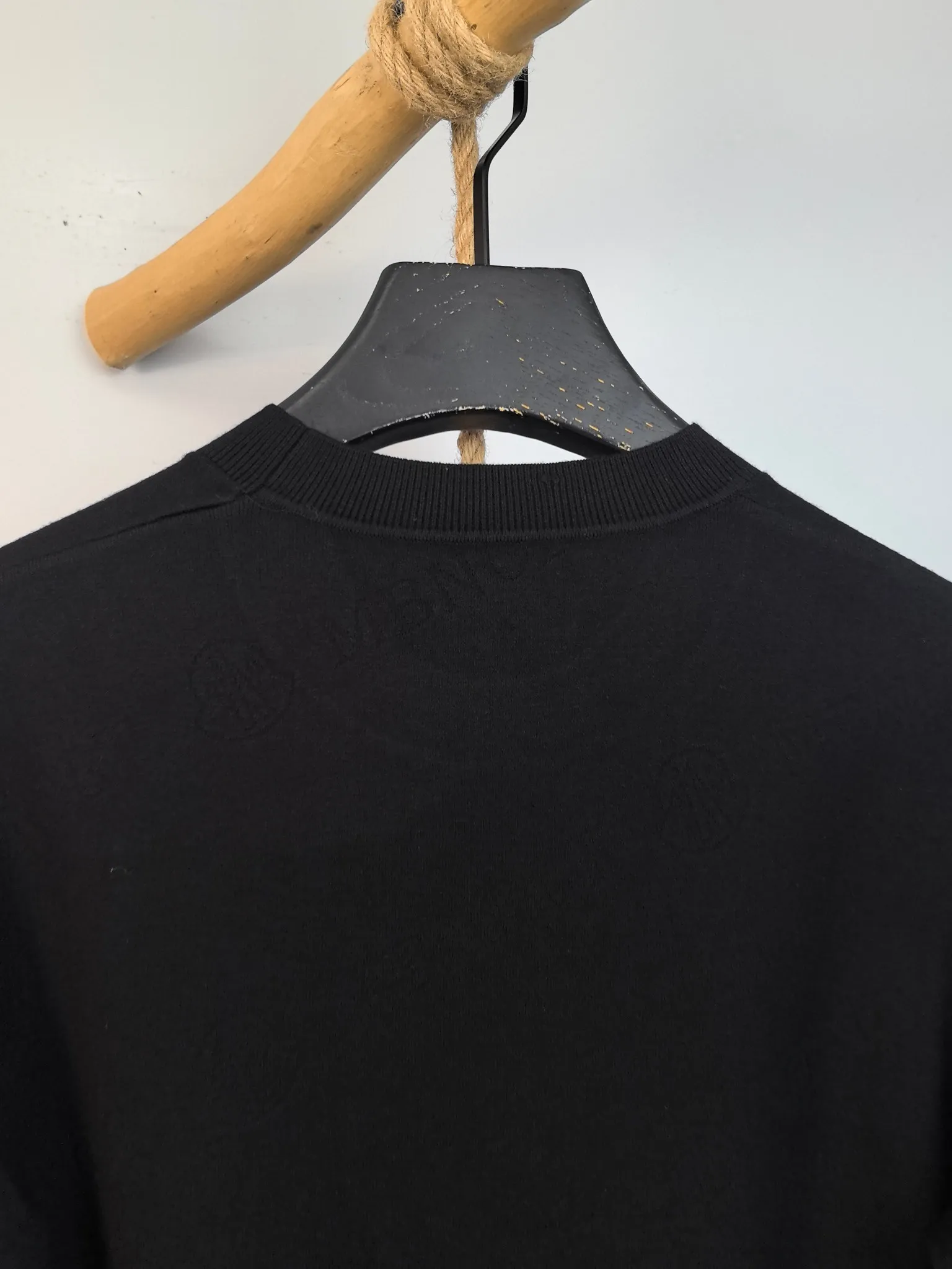 P440 MONCLER 2025 new knitted crew neck sweater, technical wool blended fabric, soft and comfortable, comfortable and breathable upper body, skin-friendly and non-irritating, unique design style, whether worn alone or matched, it is a versatile item, highlighting the personality of young people, extremely high-grade, and handsome upper body! Size: M-3XL