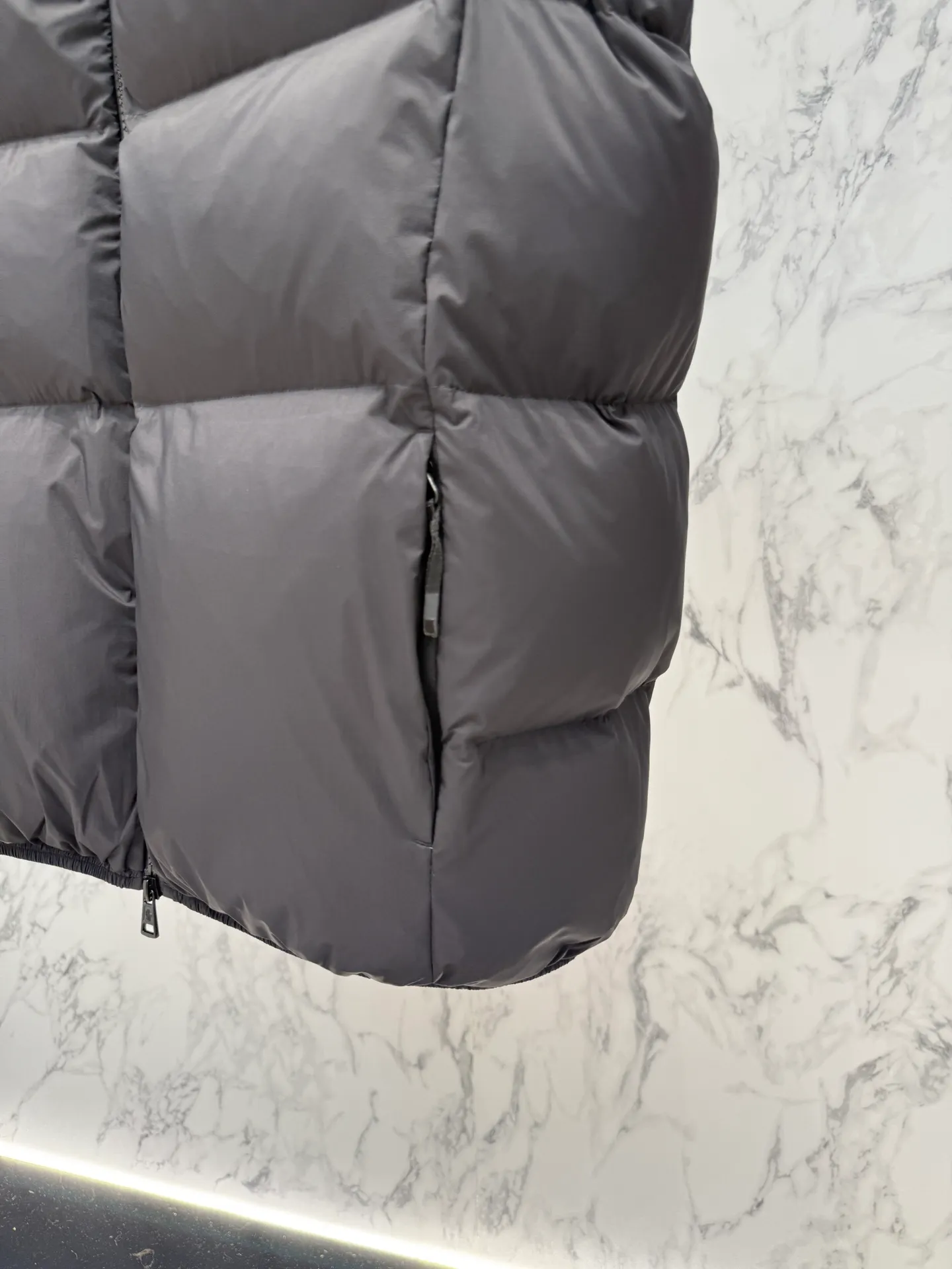 P720 Moncler down jacket 2025 latest fashion designer down jacket. Every detail shows high-end craftsmanship. The design changes of structural tailoring show the diverse image changes of men. It is slim and neat, and tailored to meet the current popular multi-layered wear. Versatile style for life. Code number: 12345
