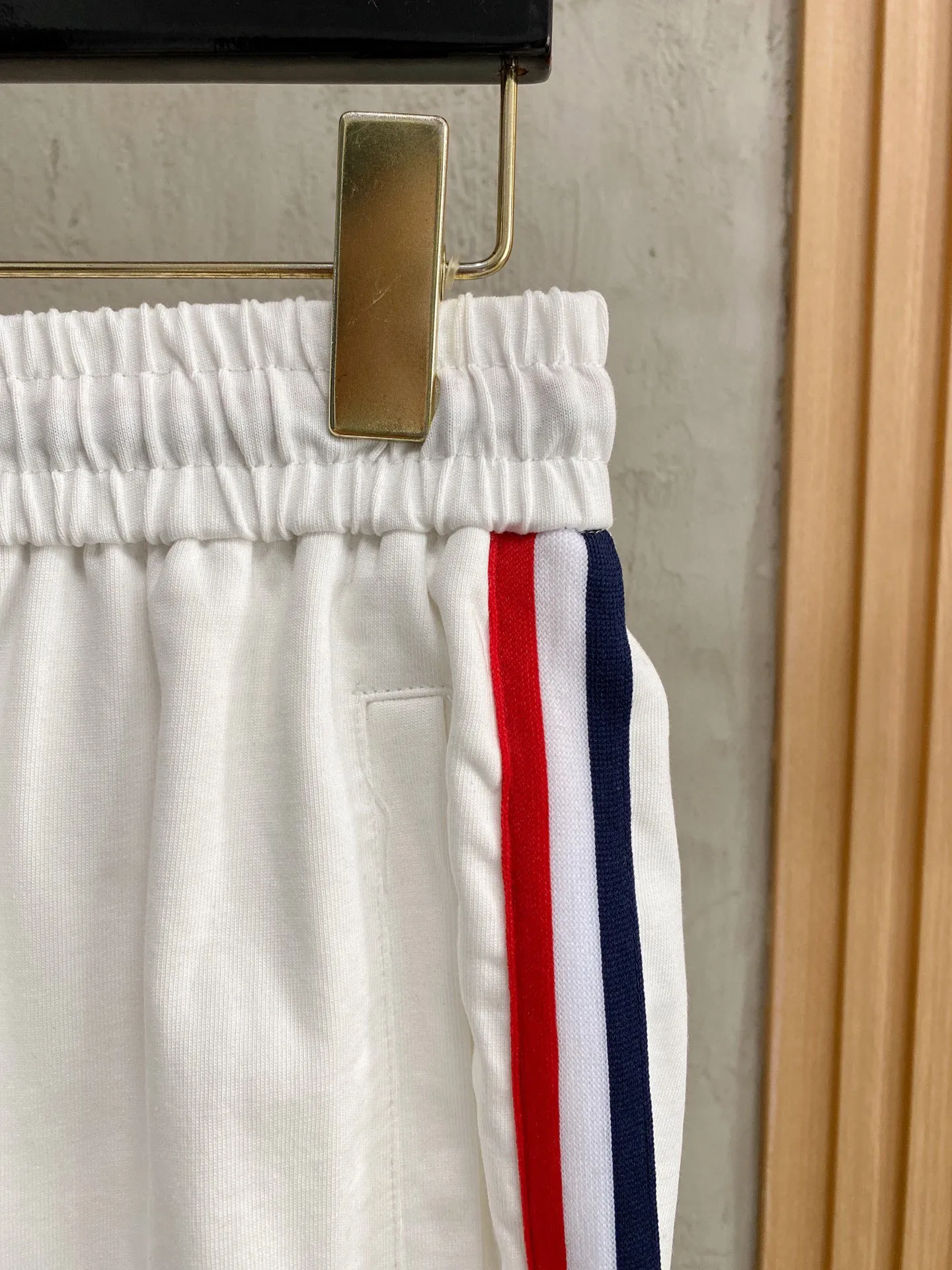 P570 Brand [MONCLER Mouth Covered] 2025 round neck short-sleeved shorts suit. The pure cotton fabric upper body will not be stuffy, the smooth and comfortable skin-friendly effect is more breathable, the fabric has its own texture, classic logo technology, a new interpretation from a unique angle, fashionable and versatile choice! Size: M-3XL (maximum wear: 190 pounds)