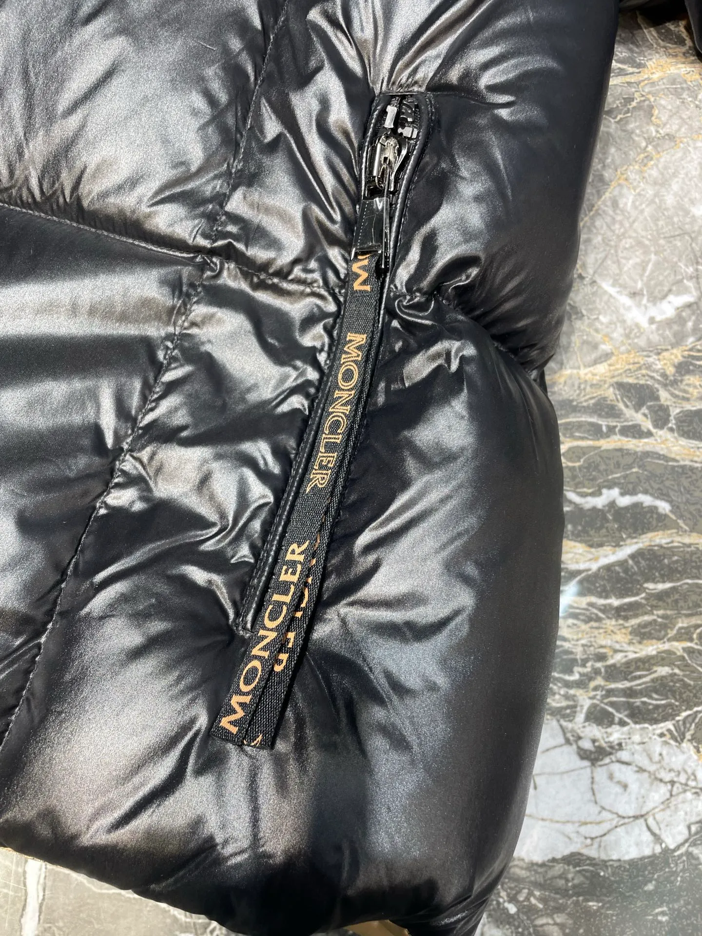 P900 moncler 🌟Co-branded down jacket, special grade, original customized hardware accessories, all imported and original customization, welcome to compare, absolutely high quality, using top-grade 90 white duck down, super soft, full and fluffy, super heavy-duty, fabric workmanship, perfect version, note that the fabric is super comfortable, exclusive model, non-market product, size: 0123