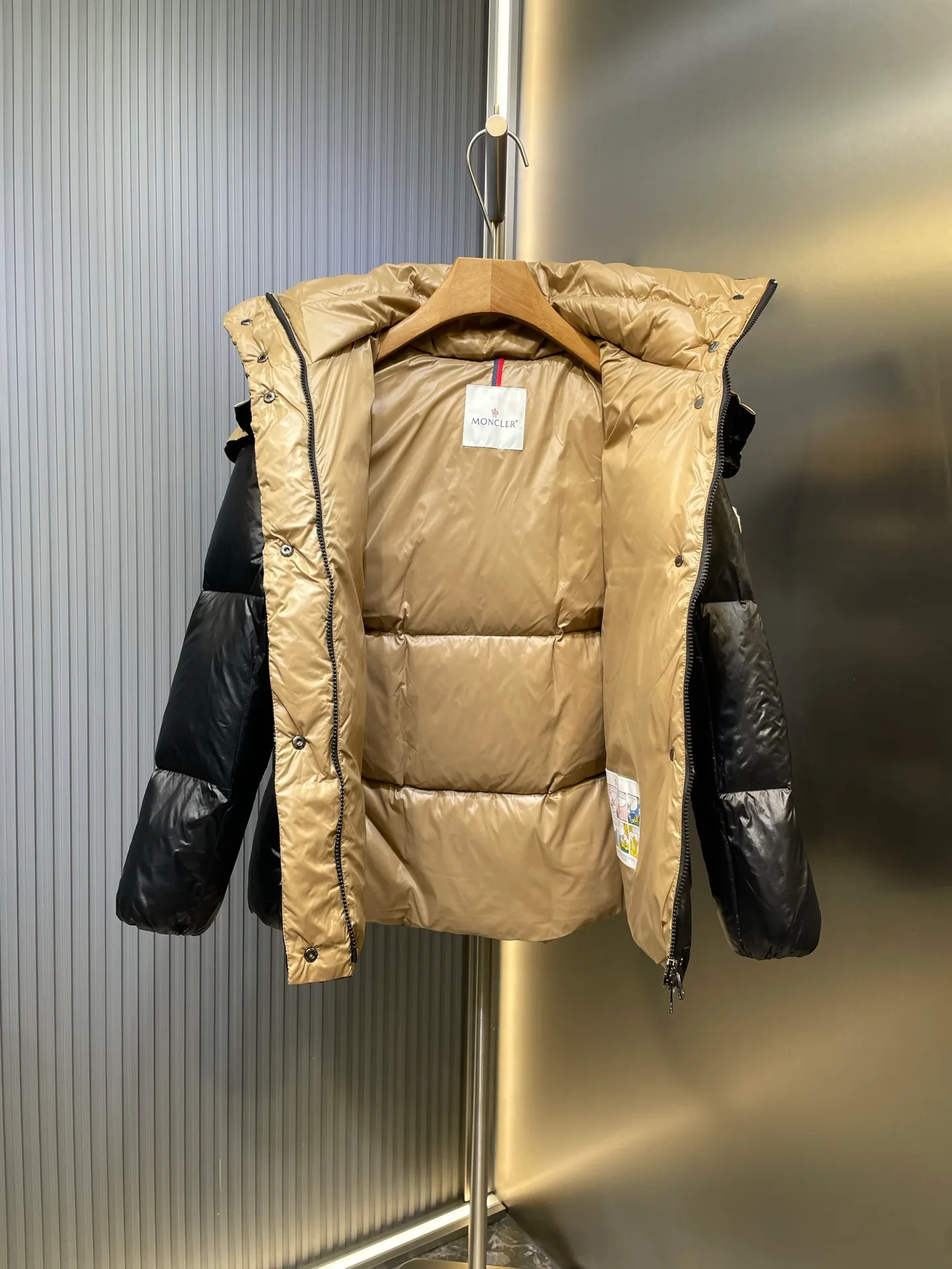 P900 moncler 🌟Co-branded down jacket, special grade, original customized hardware accessories, all imported and original customization, welcome to compare, absolutely high quality, using top-grade 90 white duck down, super soft, full and fluffy, super heavy-duty, fabric workmanship, perfect version, note that the fabric is super comfortable, exclusive model, non-market product, size: 0123